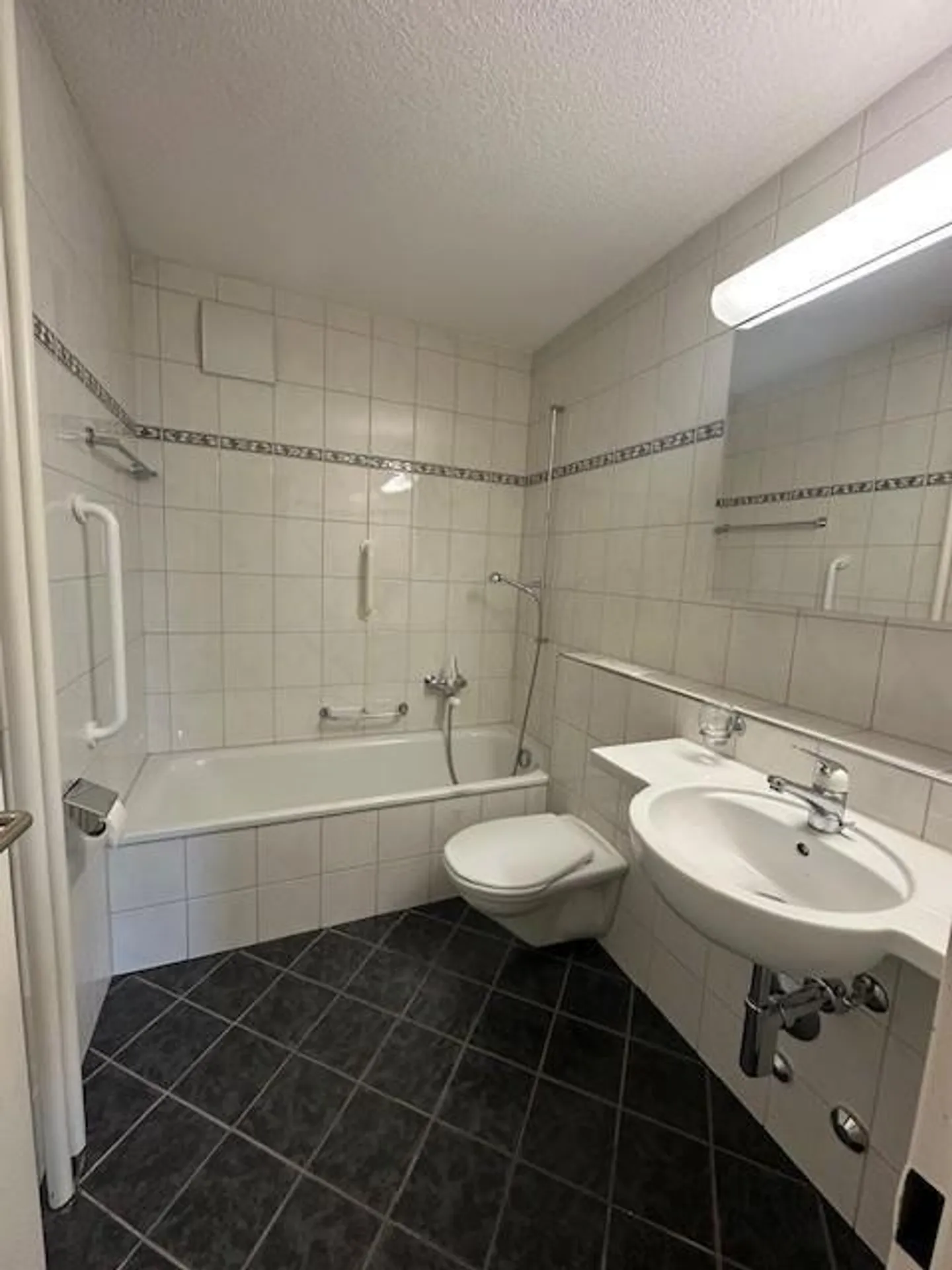 3.5 Room Apartment in a Quiet Location in Adliswil - Photo 10 of 13