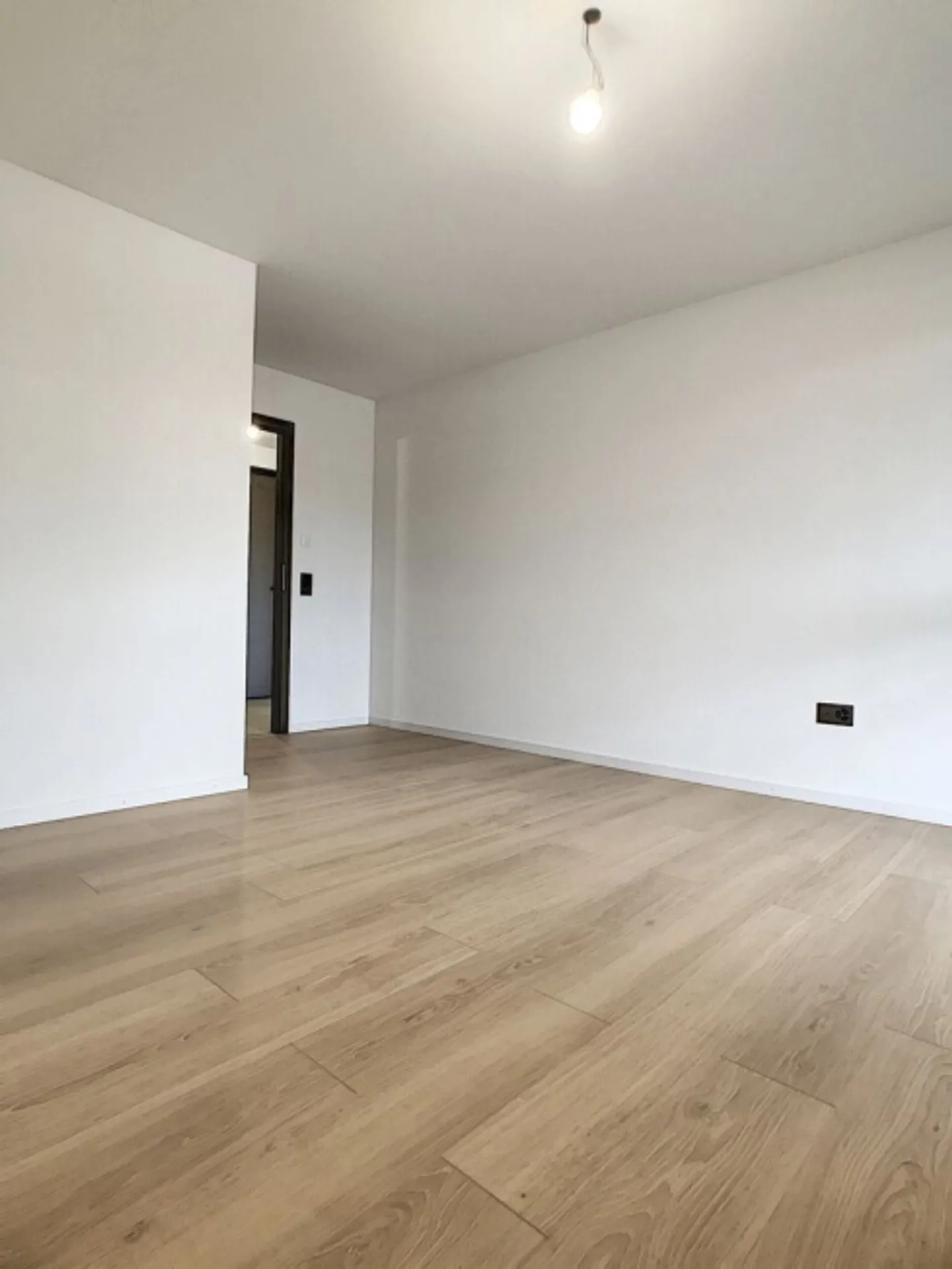 Appartement 2,5 pièces avec cadre et terrasse - Photo 6 sur 8