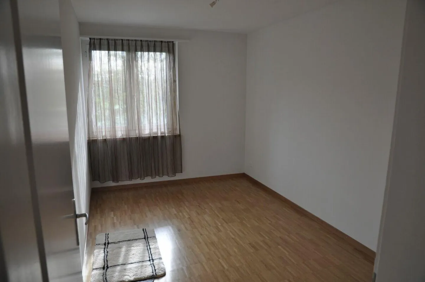 Appartamento luminoso di 5 stanze in un quartiere familiare - Foto 8 di 14