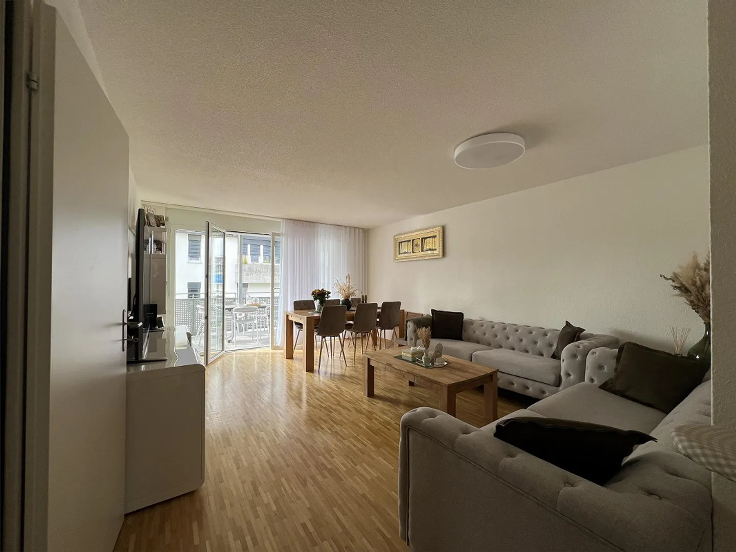 Appartamento luminoso e moderno in un quartiere tranquillo - Foto 6 di 9
