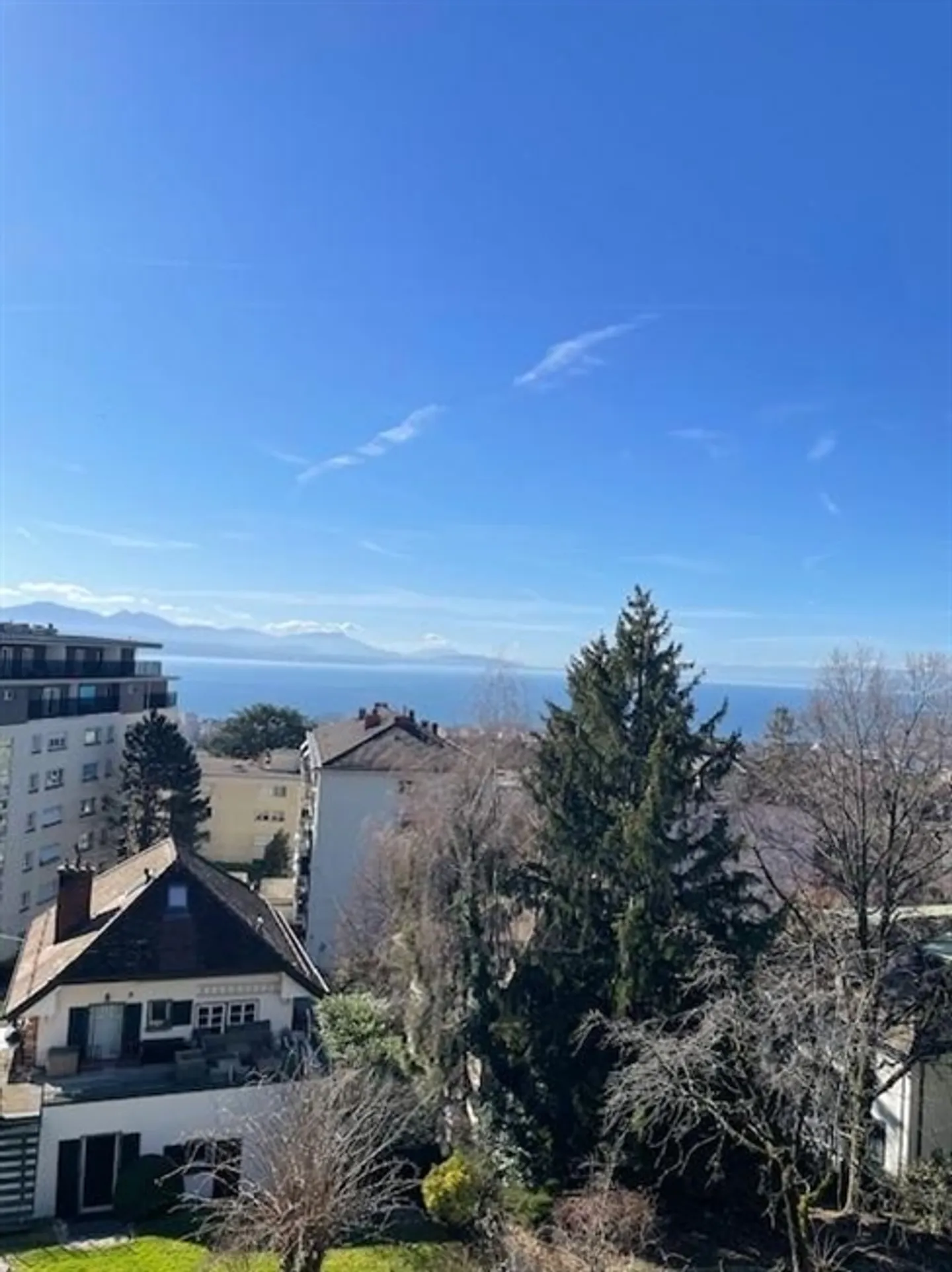 Charmante 3.5 Zimmerwohnung im 1. Stock in Lausanne nahe dem Quartier Bergières - Foto 1 von 7