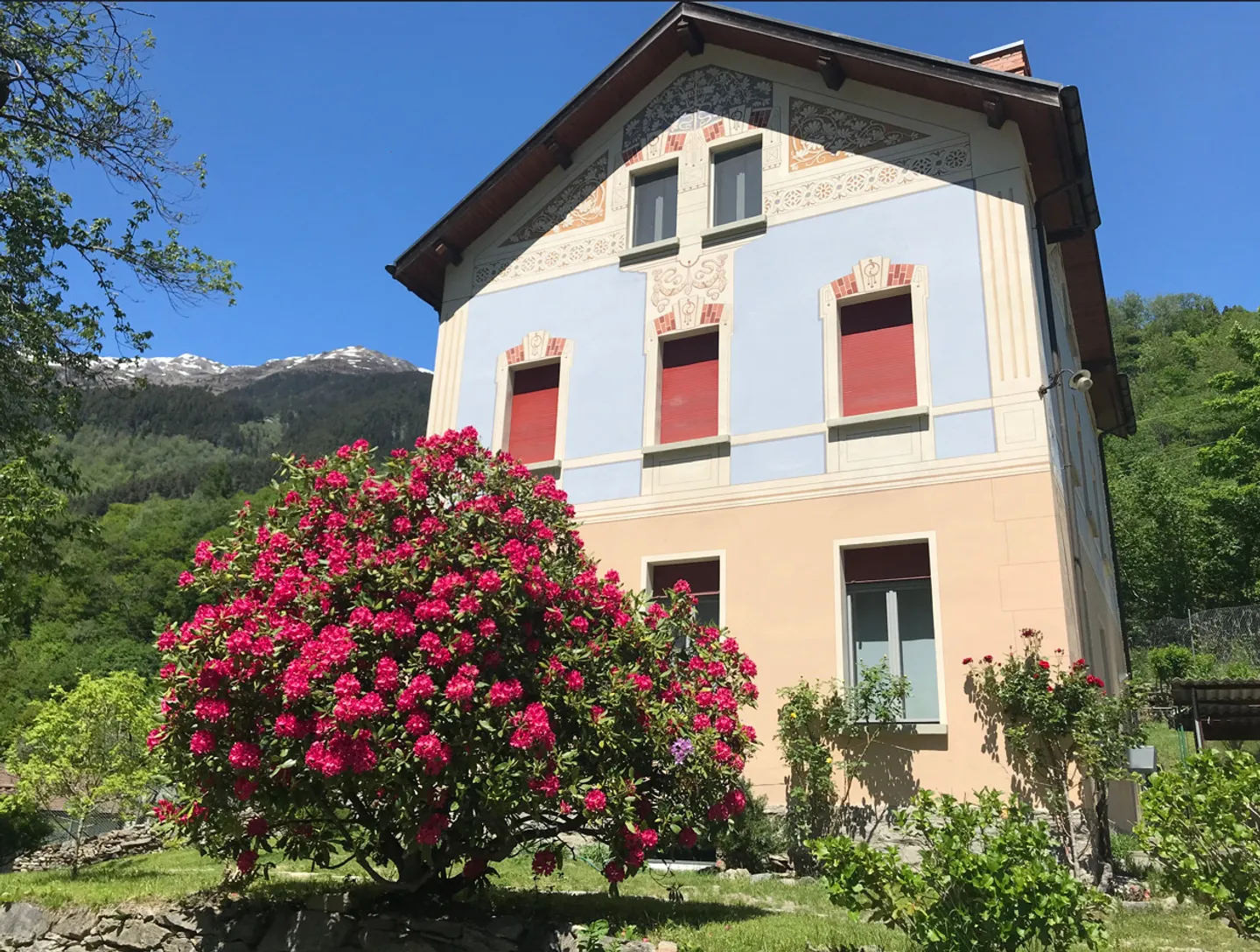 Edificio in stile Liberty, immerso nella natura a Faido, eccellente oggetto di investimento anche come fonte di reddito - Foto 1 di 11