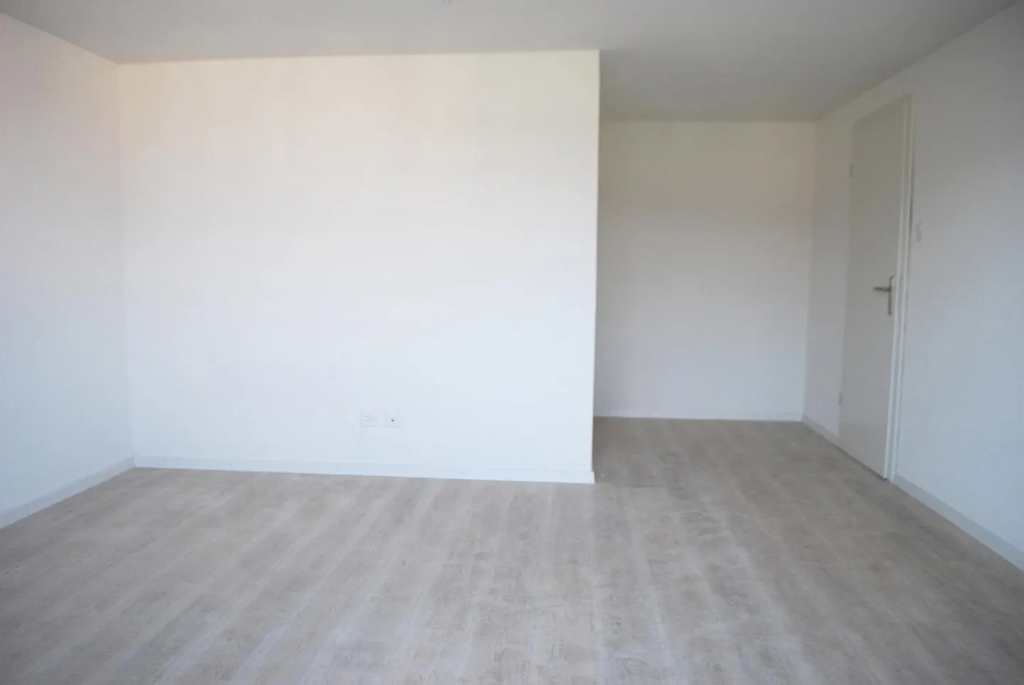 Appartement mansardé avec terrasse ensoleillée - Photo 2 sur 7