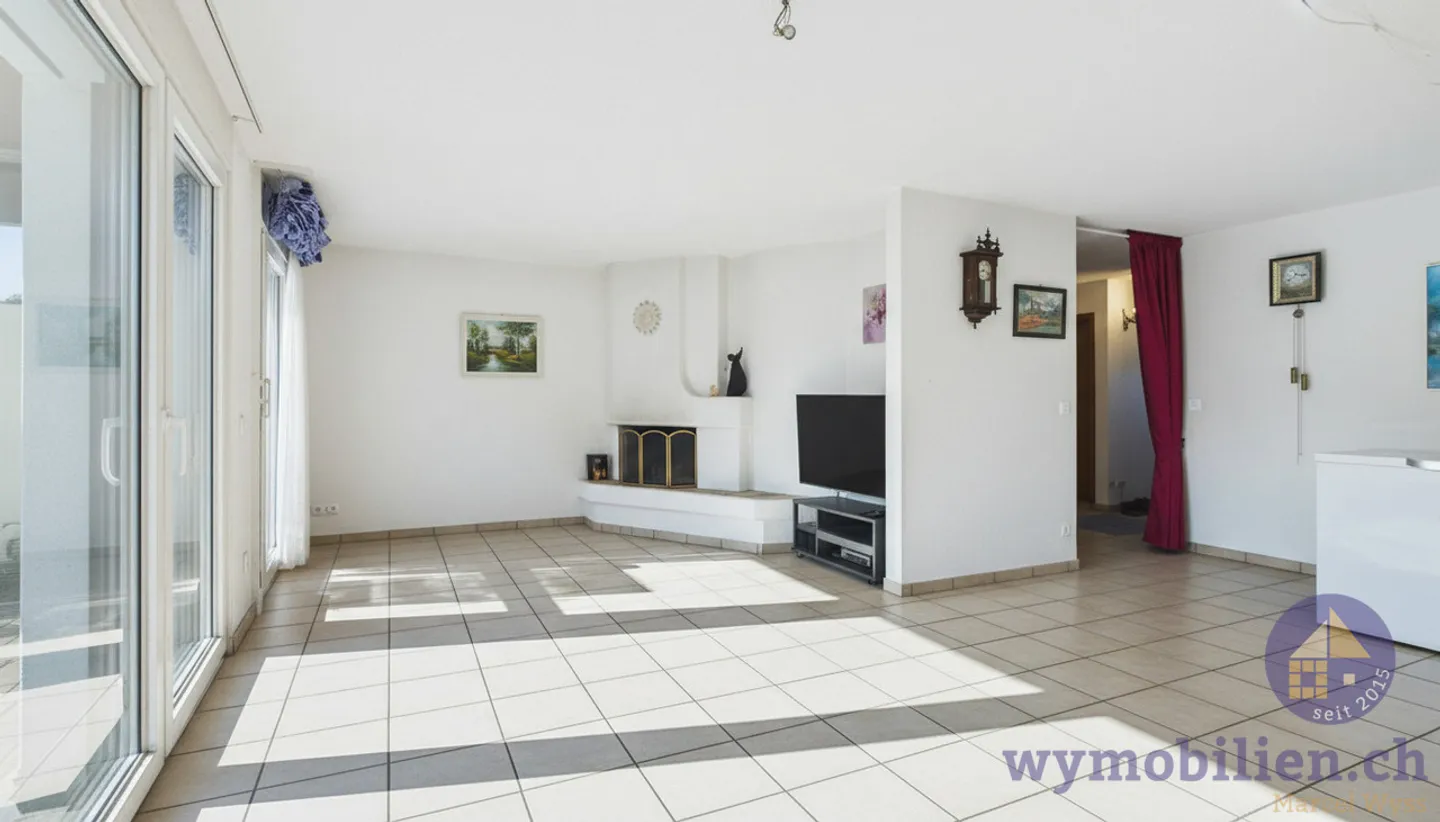 Casa bifamiliare con giardino + 2 garage a Lyssach - Foto 4 di 12