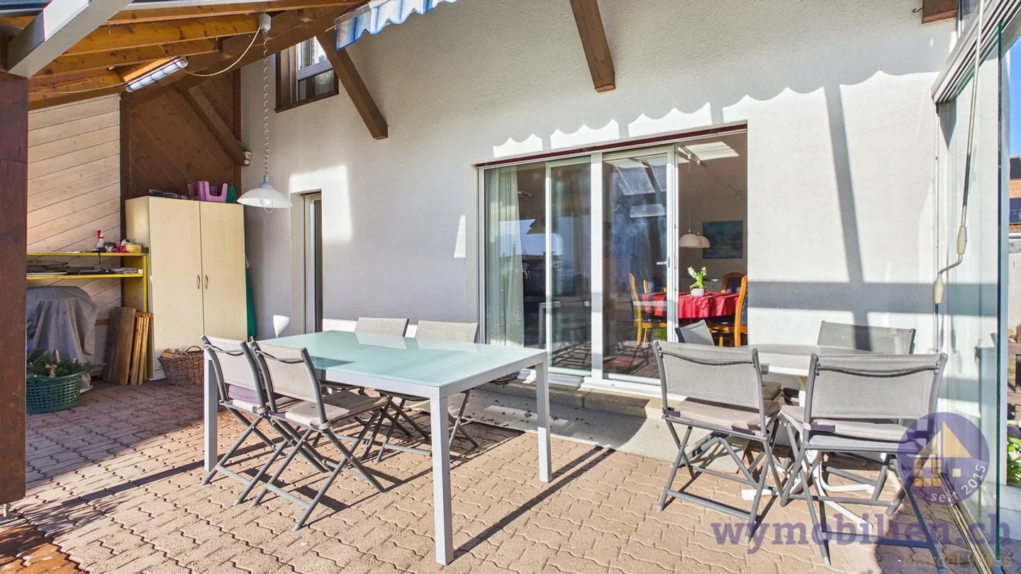 Casa bifamiliare con giardino + 2 garage a Lyssach - Foto 6 di 12