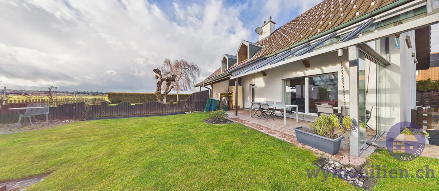 Casa bifamiliare con giardino + 2 garage a Lyssach - Foto 12 di 12