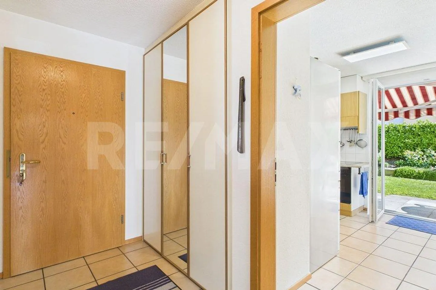 Elegant 4 1/2 room apartment with private garden - Photo 11 of 13