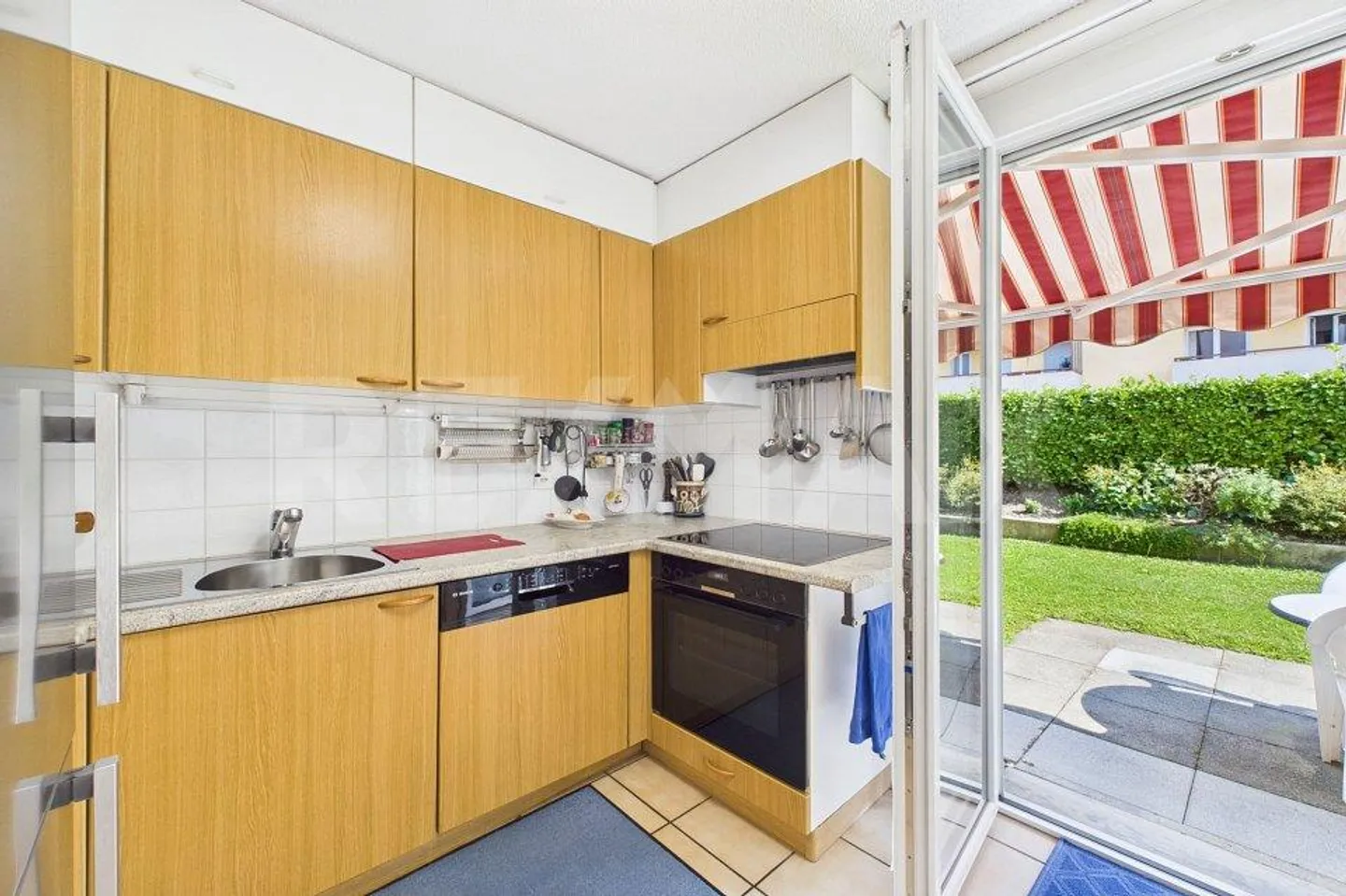 Elegant 4 1/2 room apartment with private garden - Photo 13 of 13