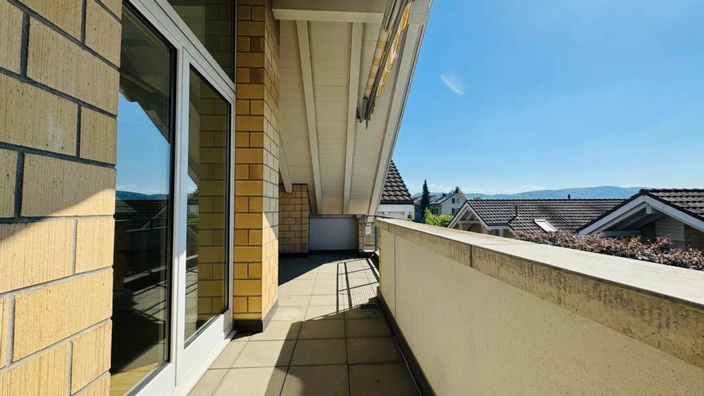 Gepflegte 3 Zimmer Dachwohnung mit Potential (BAURECHT) - Foto 2 von 10