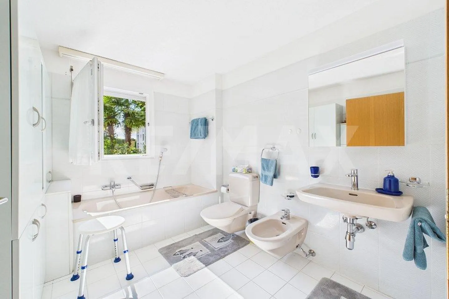 Elegant 4 1/2 room apartment with private garden - Photo 9 of 13