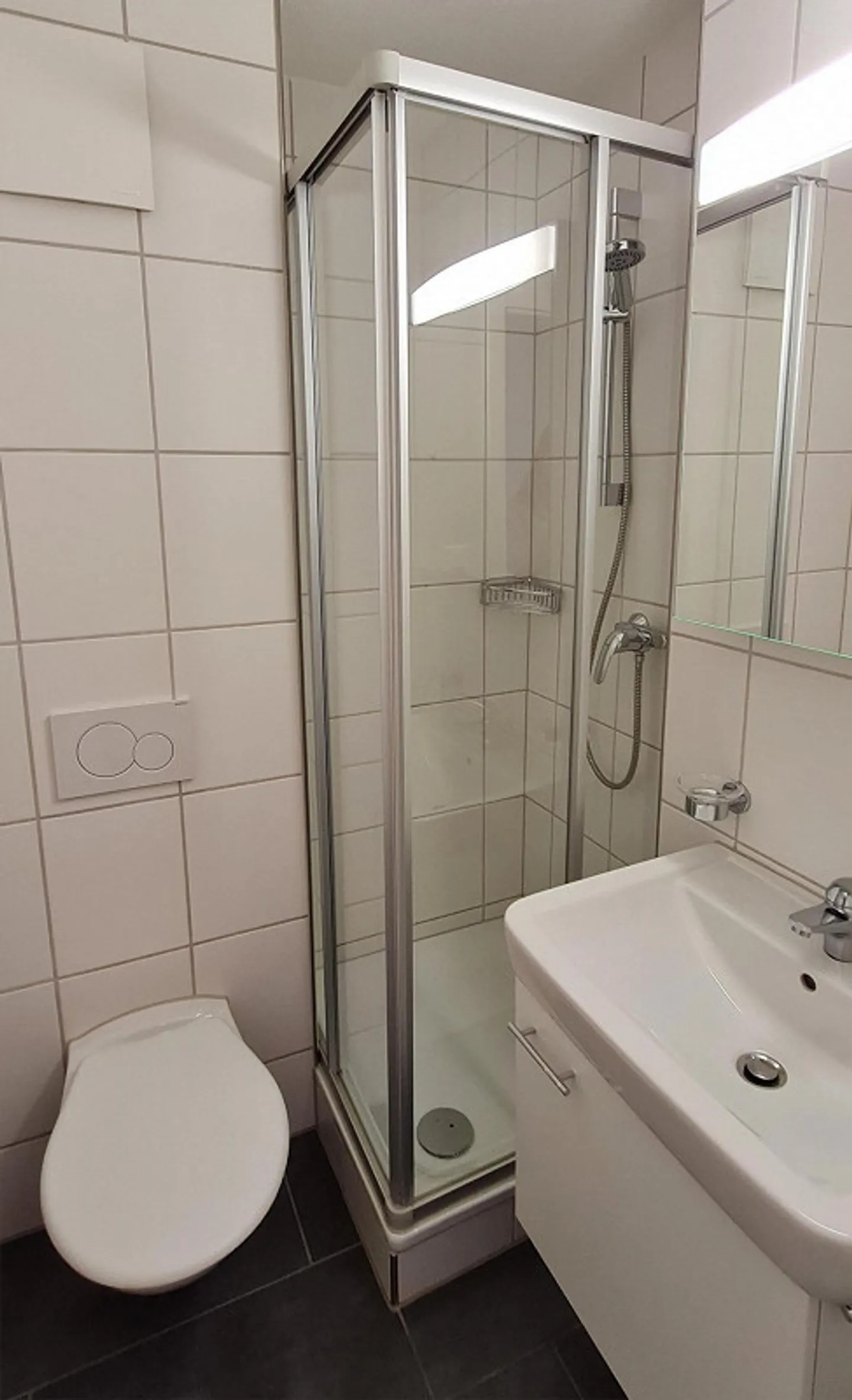 Appartement mansardé avec terrasse ensoleillée - Photo 5 sur 7