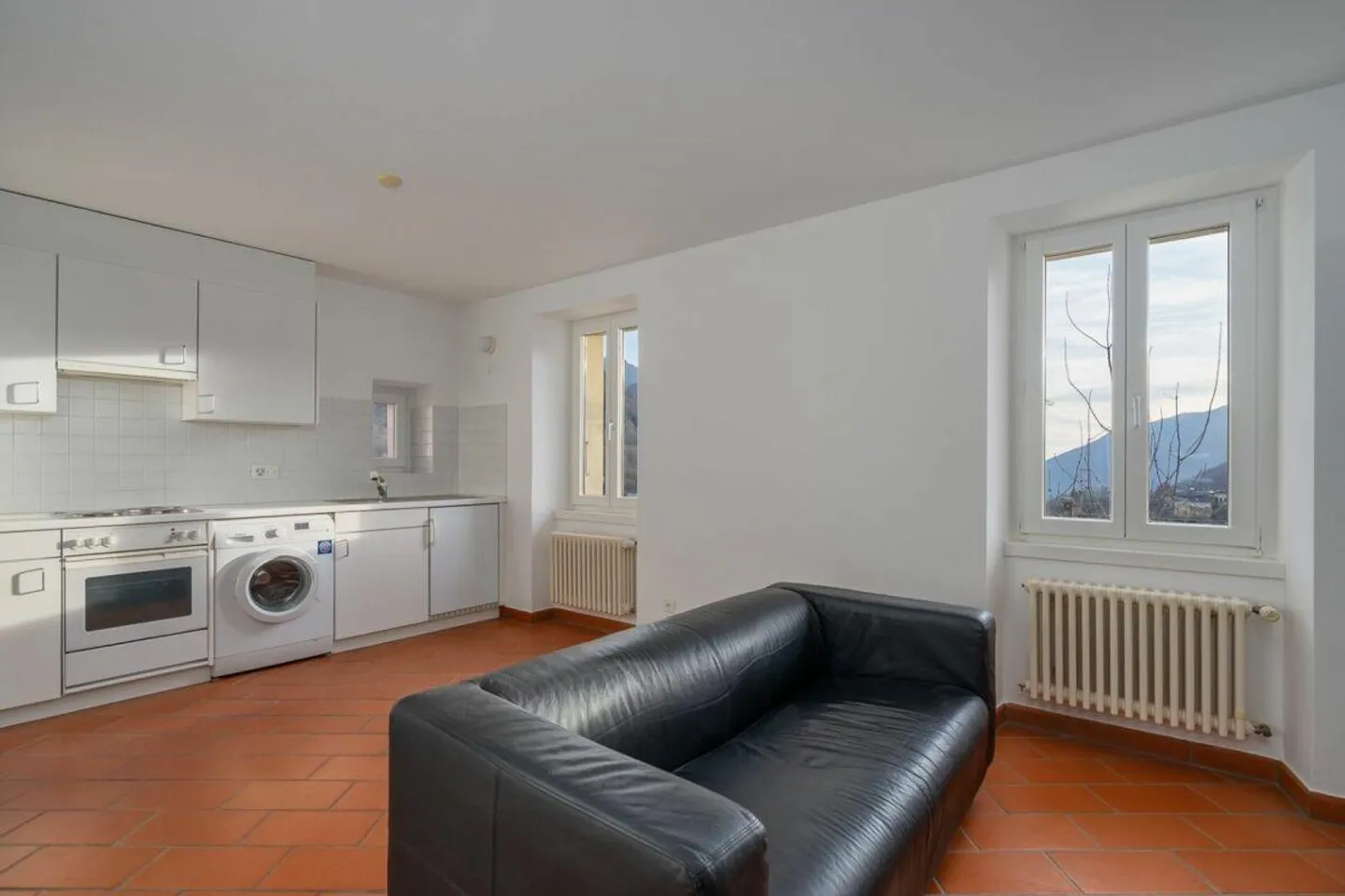 AROGNO · CASA BIFAMILIARE NEL CUORE STORICO DEL VILLAGGIO · SECONDA RESIDENZA CONSENTITA - Foto 11 di 13