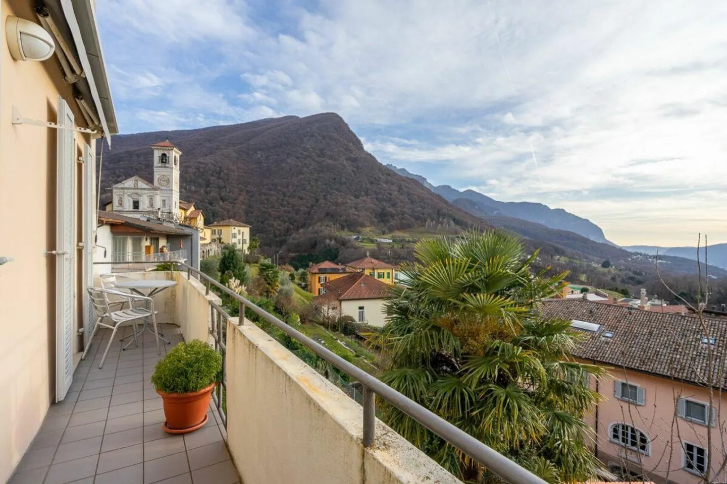 AROGNO · CASA BIFAMILIARE NEL CUORE STORICO DEL VILLAGGIO · SECONDA RESIDENZA CONSENTITA - Foto 12 di 13