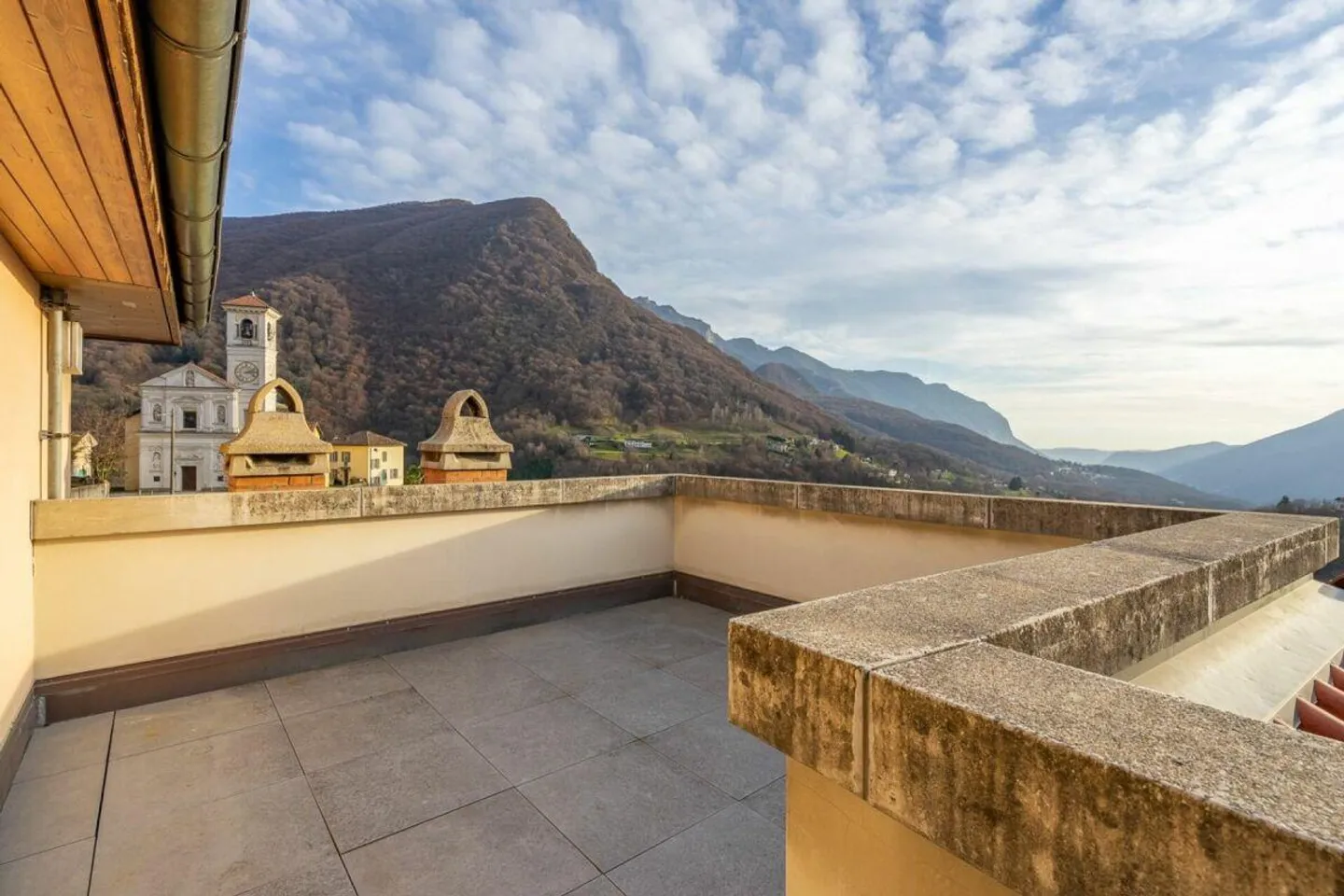 AROGNO · CASA BIFAMILIARE NEL CUORE STORICO DEL VILLAGGIO · SECONDA RESIDENZA CONSENTITA - Foto 13 di 13