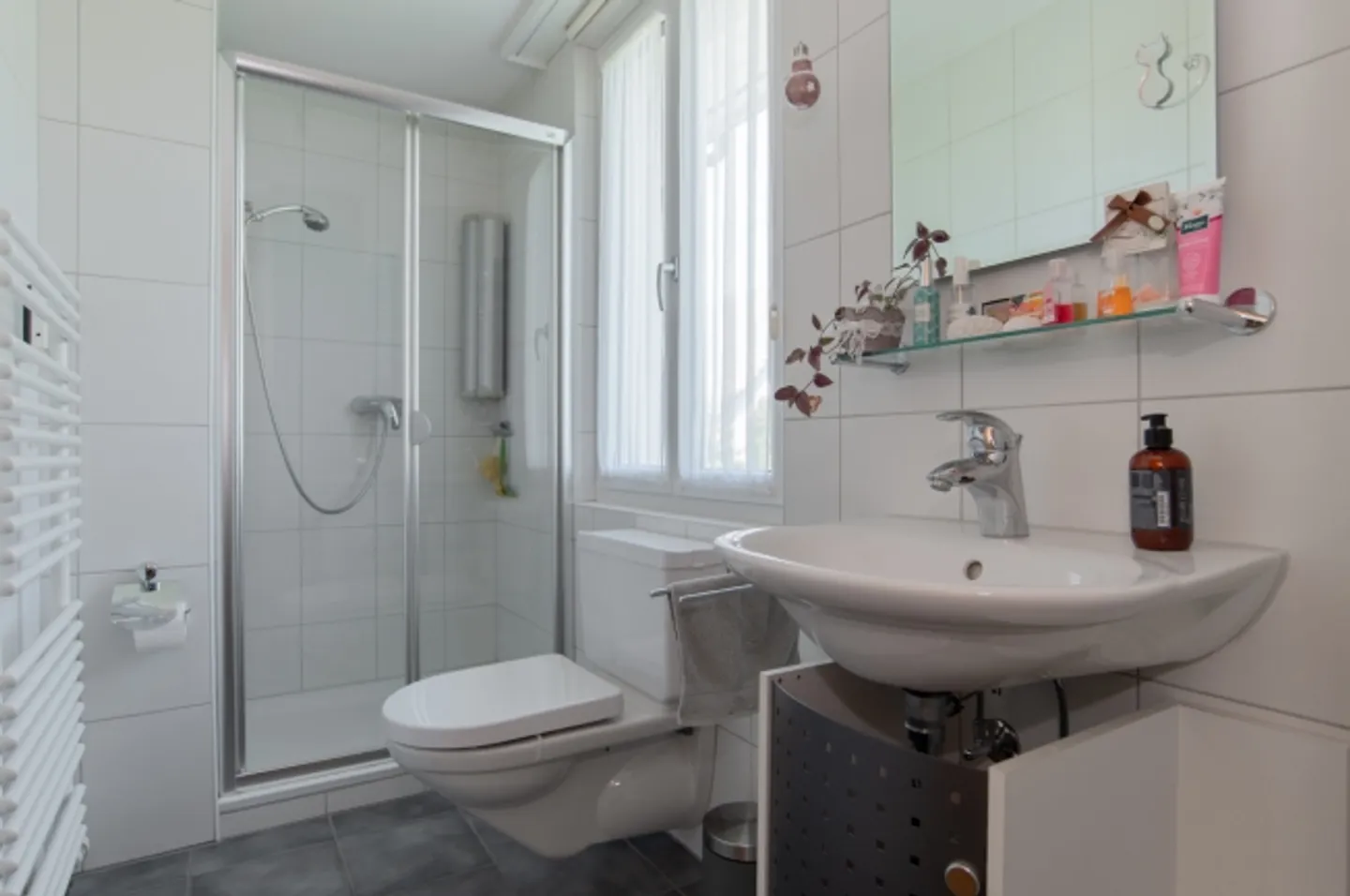 Carefully renovated & ready to move in - Your new home - Photo 7 of 11