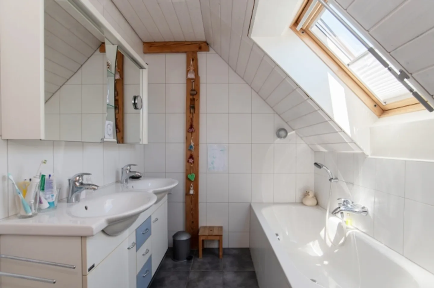 Carefully renovated & ready to move in - Your new home - Photo 8 of 11