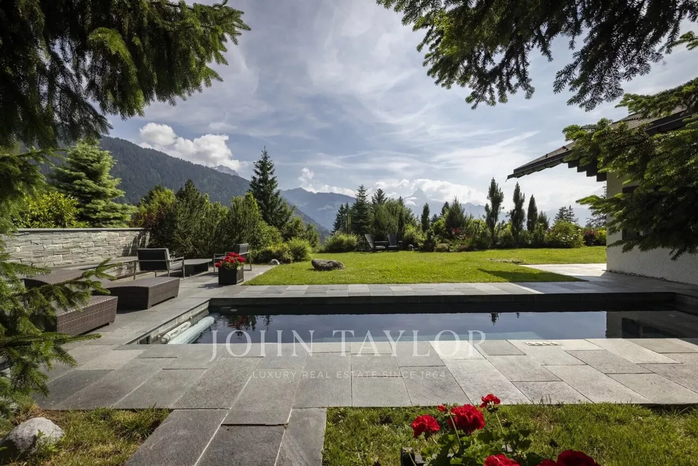 Villa in Gryon: Luxury and Nature Combined - Photo 3 of 13