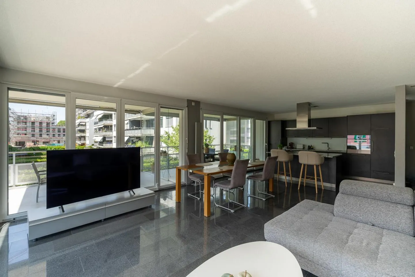 Geräumige Wohnung in Biel - Foto 2 von 11