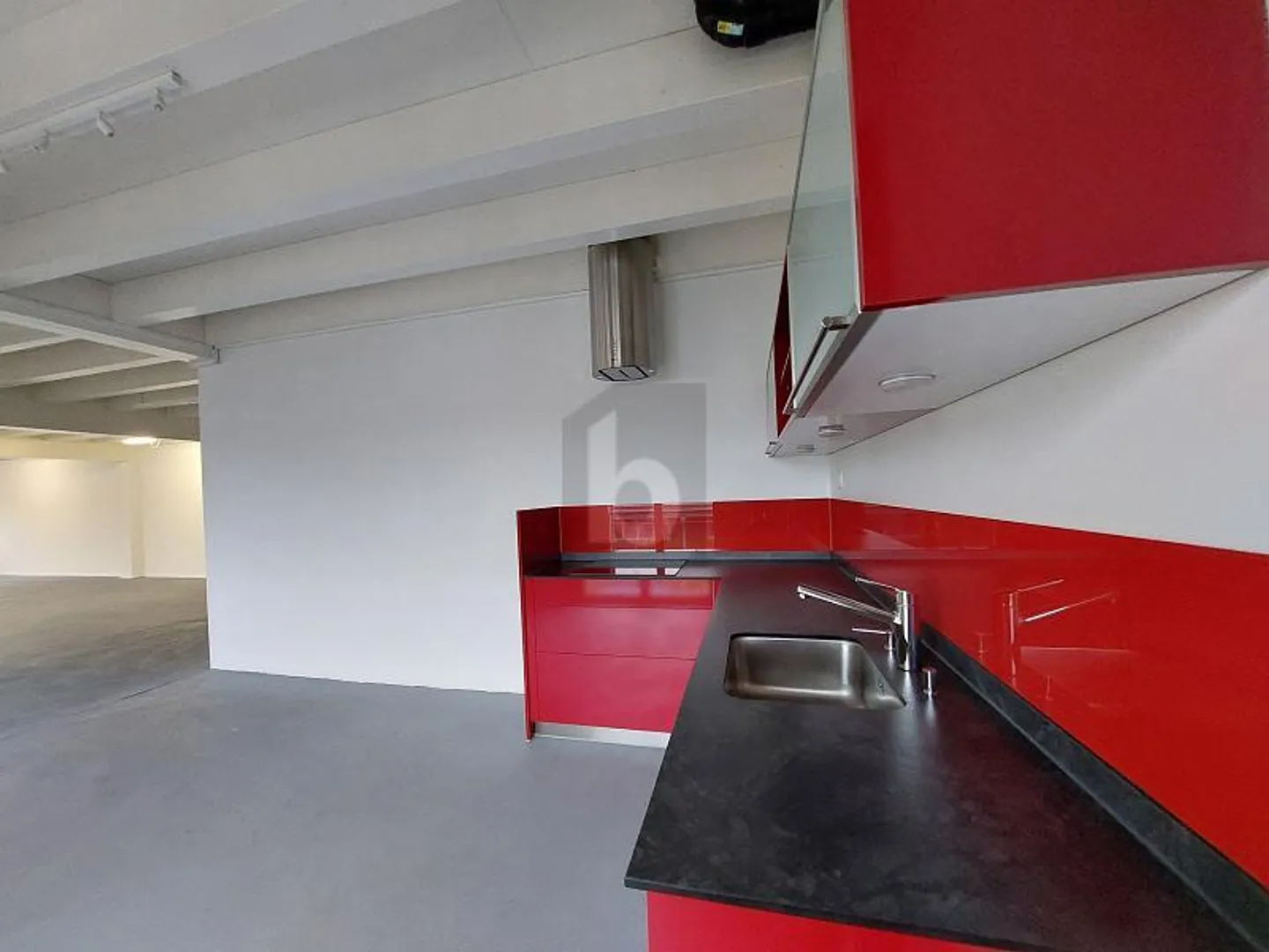 EMPLACEMENT ATTRACTIF AVEC UN GRAND POTENTIEL ! - Photo 1 sur 6