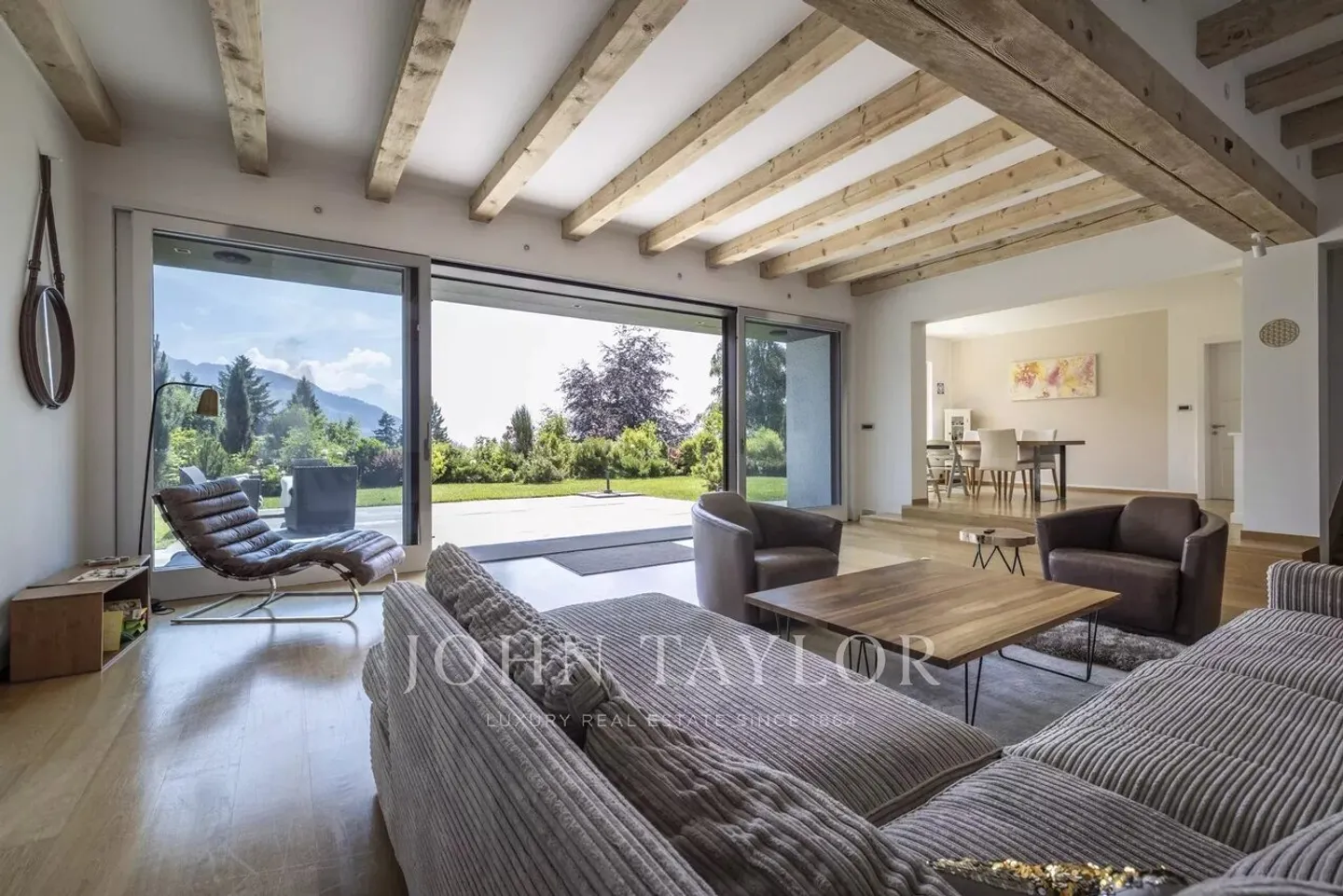 Villa in Gryon: Luxury and Nature Combined - Photo 8 of 13