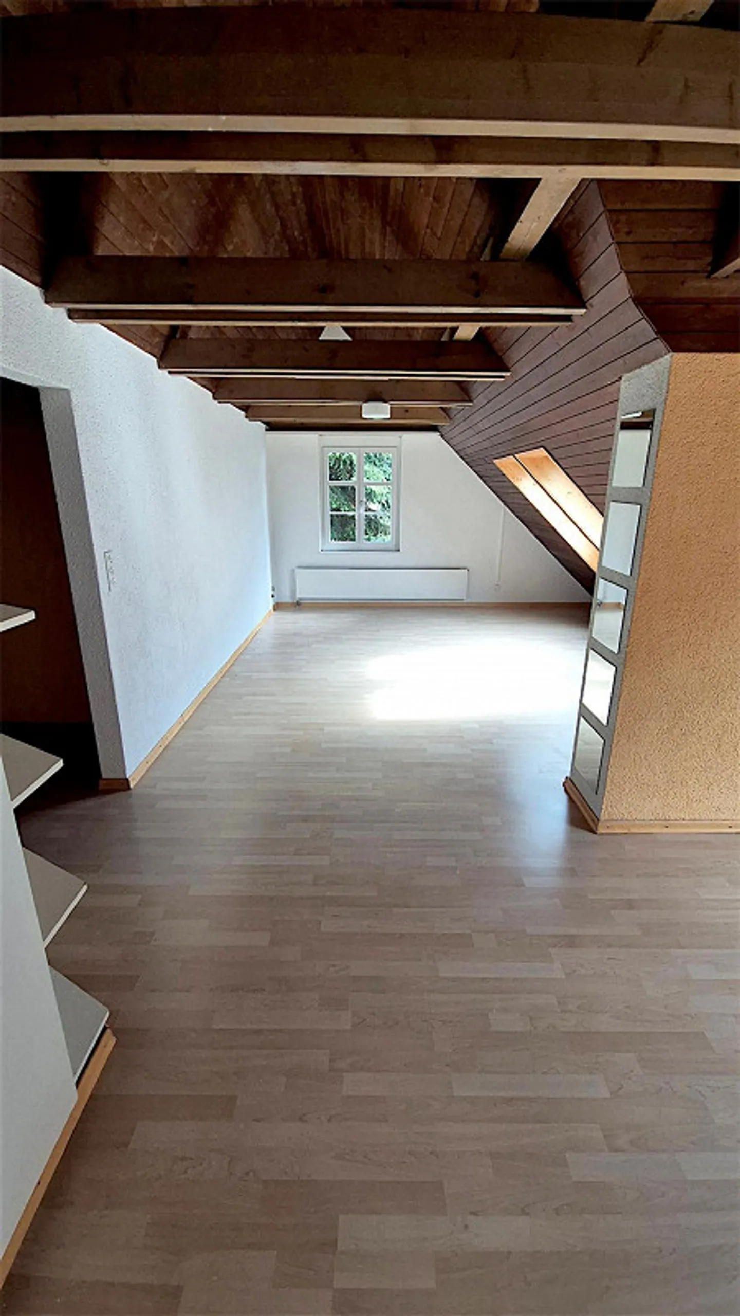 Accogliente appartamento mansardato 2½ locali con zona pranzo separata - Foto 2 di 9