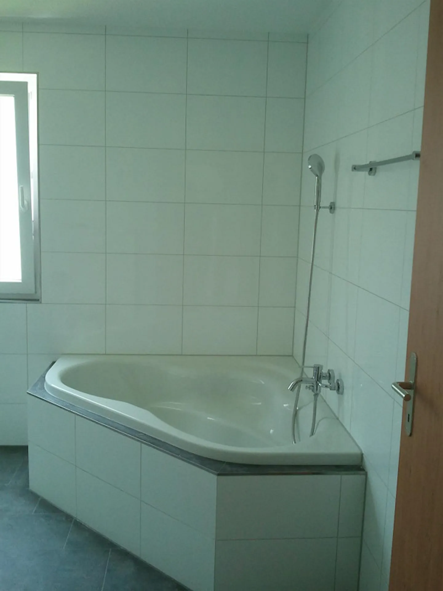 Geräumige Wohnung mit Terrasse - Foto 5 von 10
