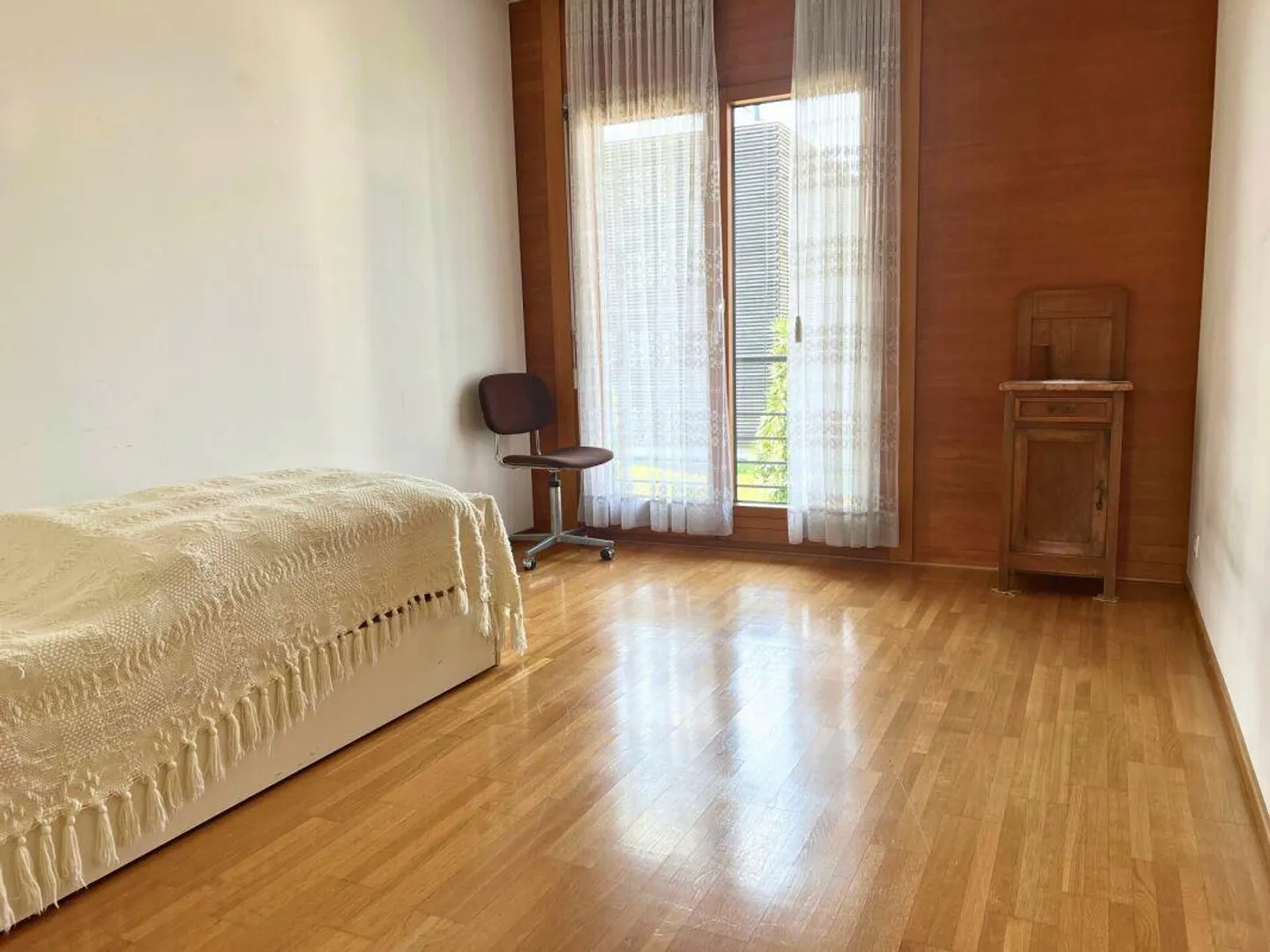 Grande villa con due unità abitative su tre livelli con giardino - Foto 11 di 18