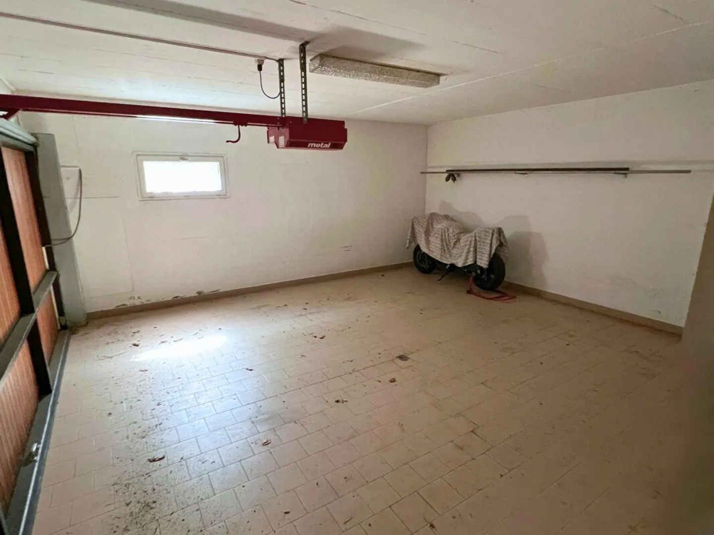 Grande villa con due unità abitative su tre livelli con giardino - Foto 18 di 18