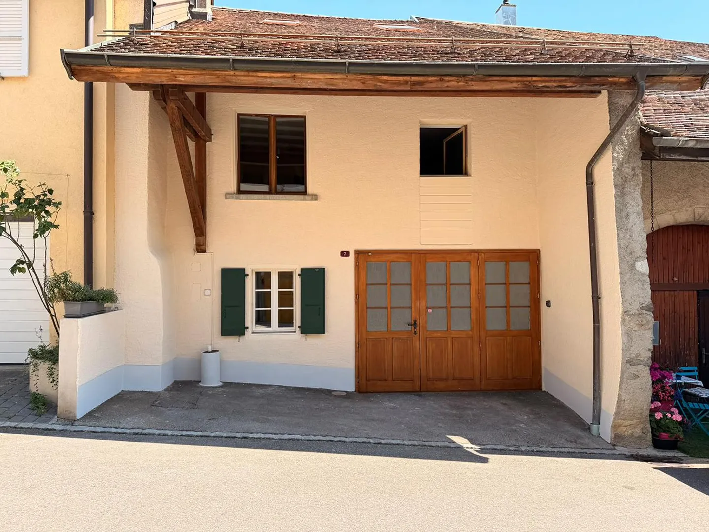 Charming House with Commercial Space - Photo 10 of 12