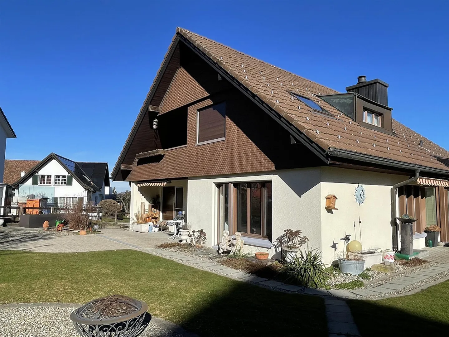 Charmantes Einfamilienhaus mit Garten - Foto 2 von 26