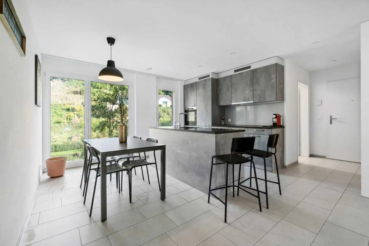 Appartement lumineux de 3,5 pièces avec balcon à Döttingen à vendre - Photo 2 sur 11