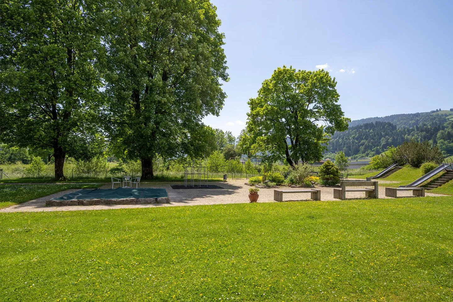 Ampio appartamento di 4,5 locali con balcone e bella vista - Foto 3 di 24