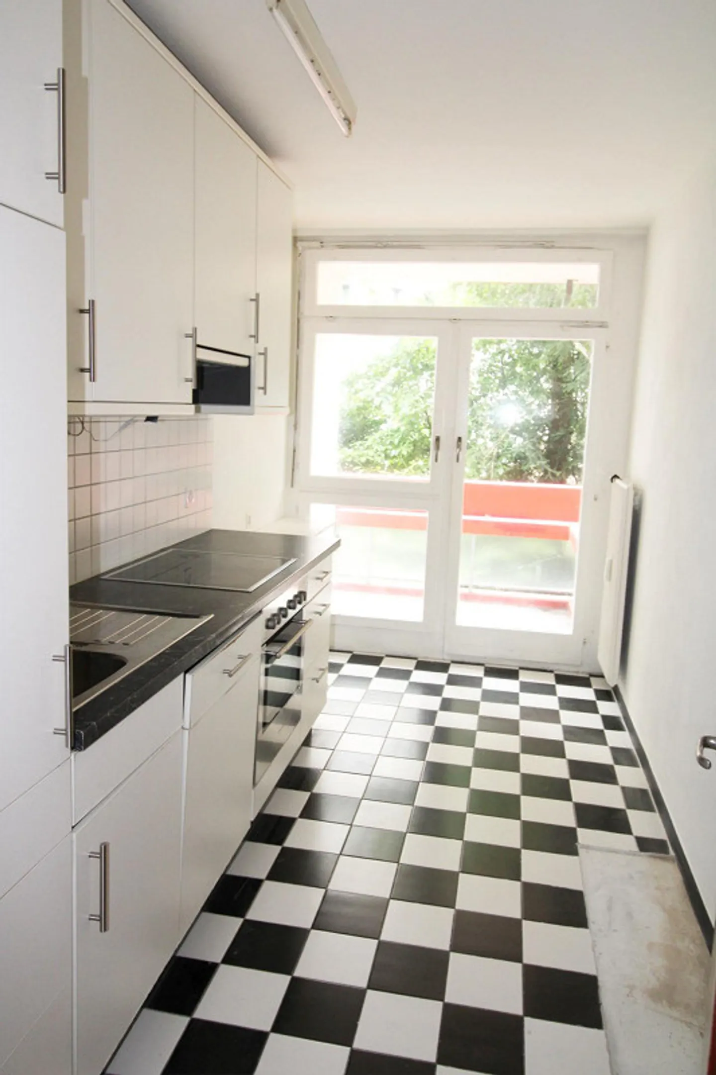 Appartement 3.5 pièces 68m2 près du parc St. Johanns avec ascenseur - Photo 2 sur 5