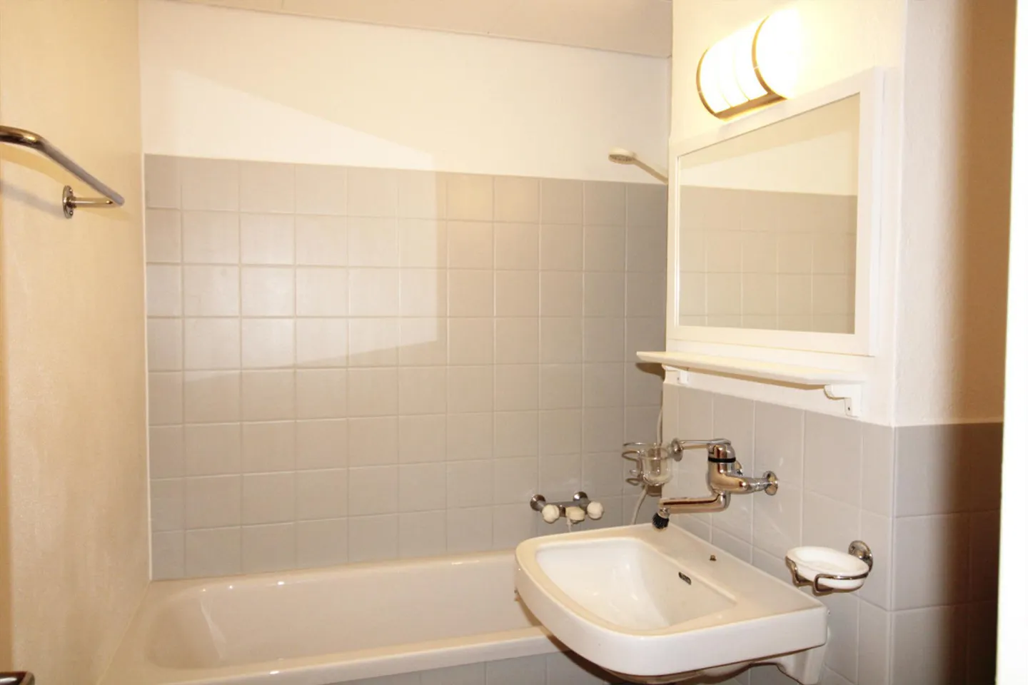 Appartement 3.5 pièces 68m2 près du parc St. Johanns avec ascenseur - Photo 3 sur 5
