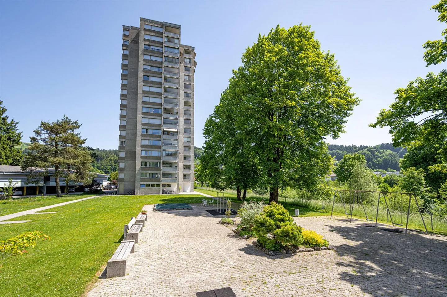 Ampio appartamento di 4,5 locali con balcone e bella vista - Foto 2 di 24