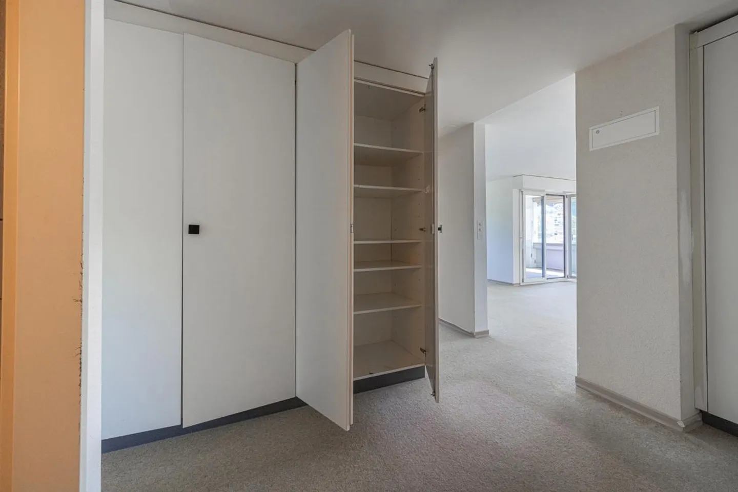 Ampio appartamento di 4,5 locali con balcone e bella vista - Foto 8 di 24