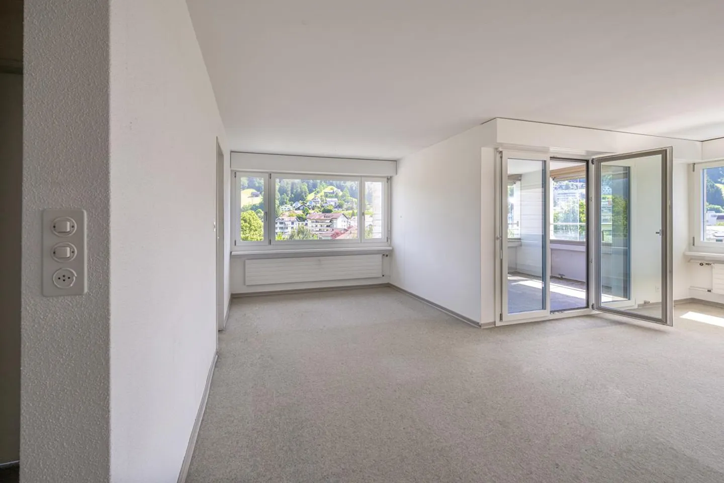 Ampio appartamento di 4,5 locali con balcone e bella vista - Foto 10 di 24
