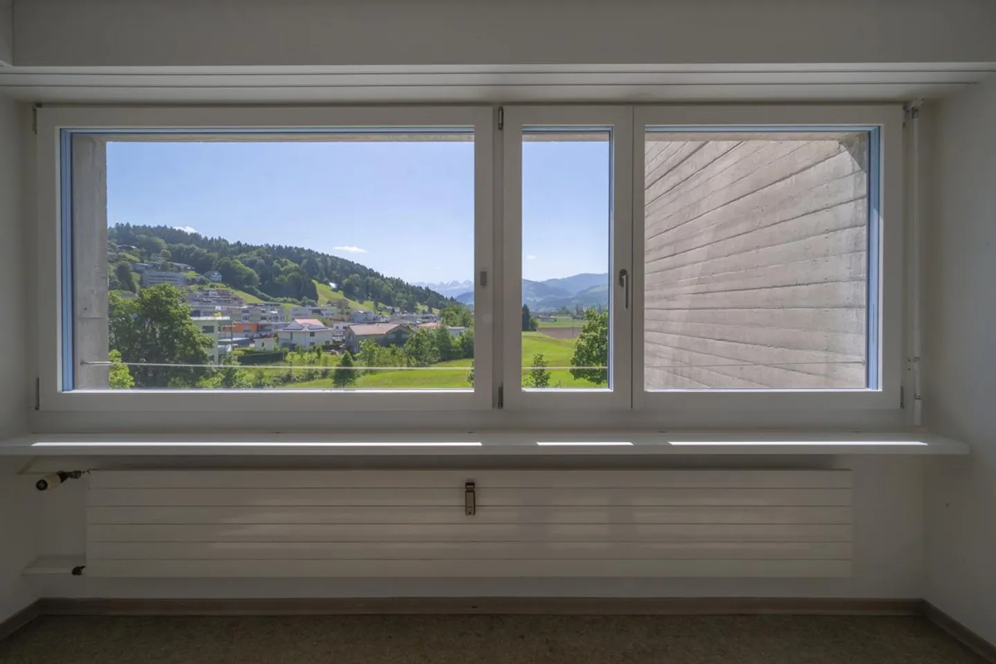 Ampio appartamento di 4,5 locali con balcone e bella vista - Foto 11 di 24