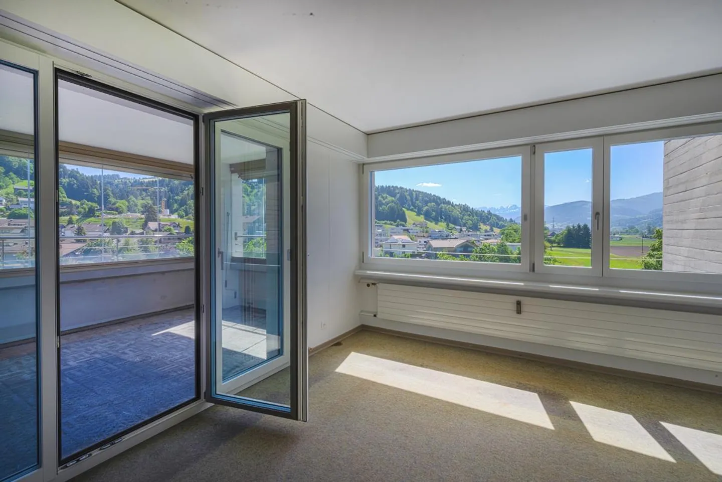 Ampio appartamento di 4,5 locali con balcone e bella vista - Foto 12 di 24