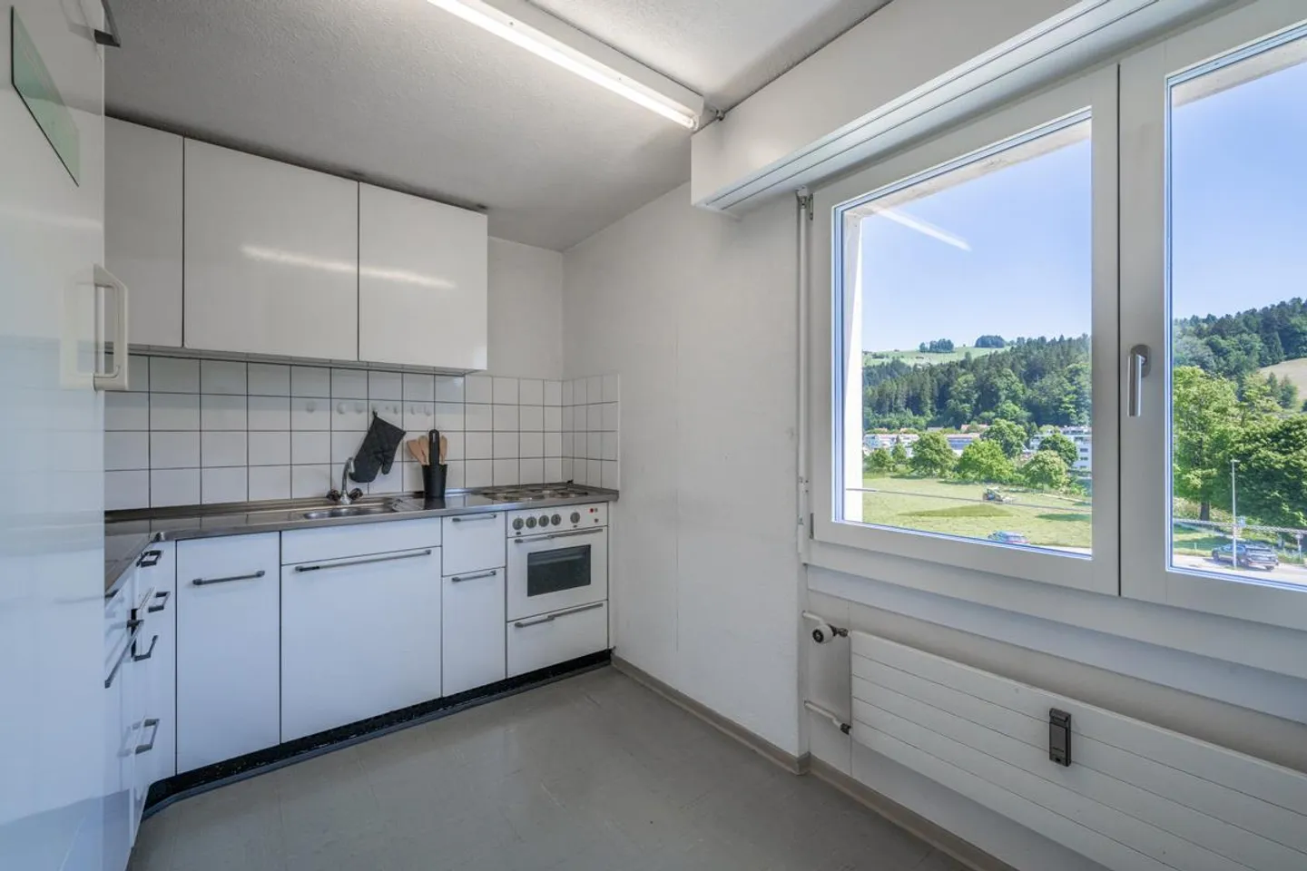 Ampio appartamento di 4,5 locali con balcone e bella vista - Foto 15 di 24
