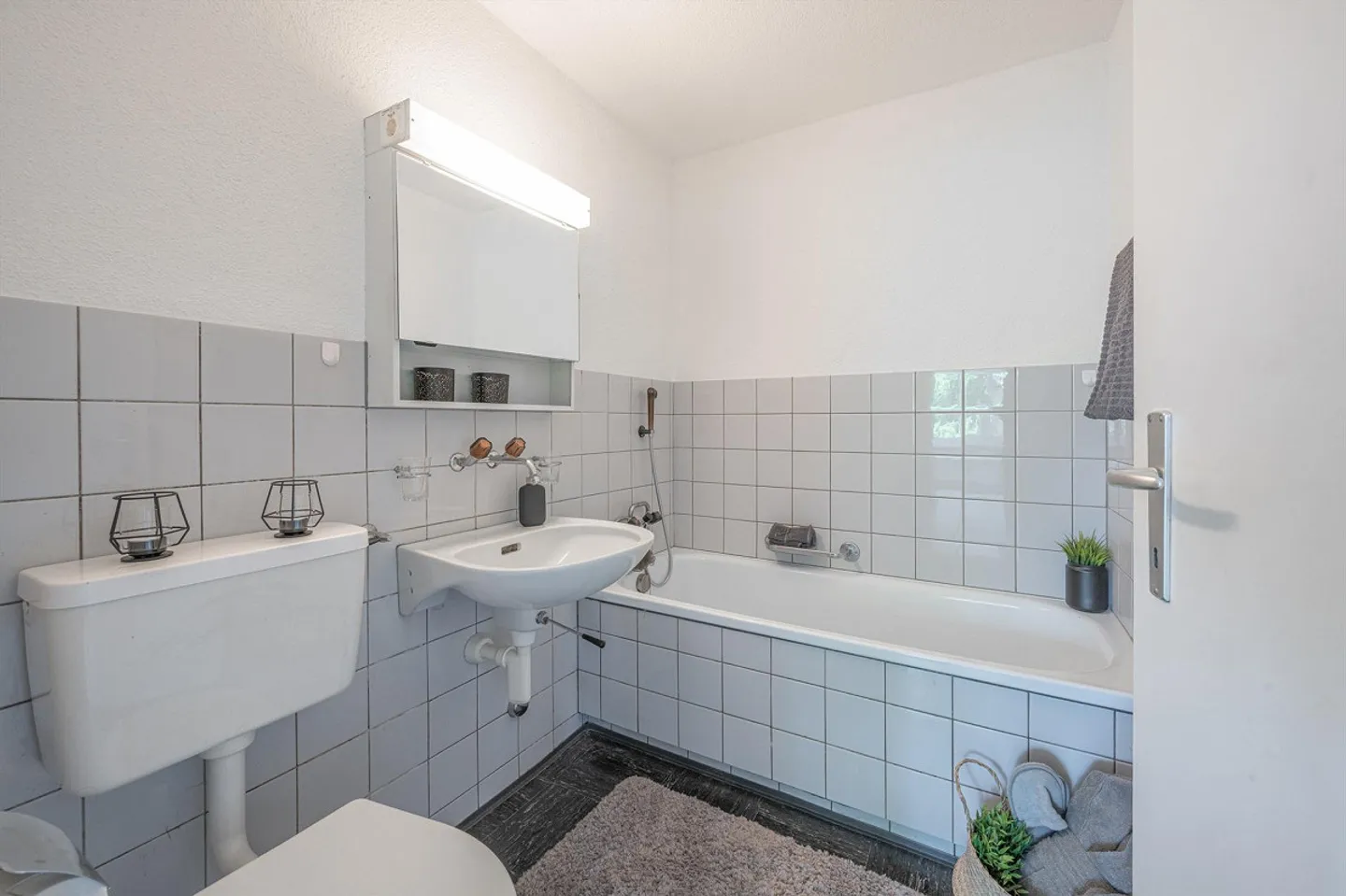 Ampio appartamento di 4,5 locali con balcone e bella vista - Foto 18 di 24
