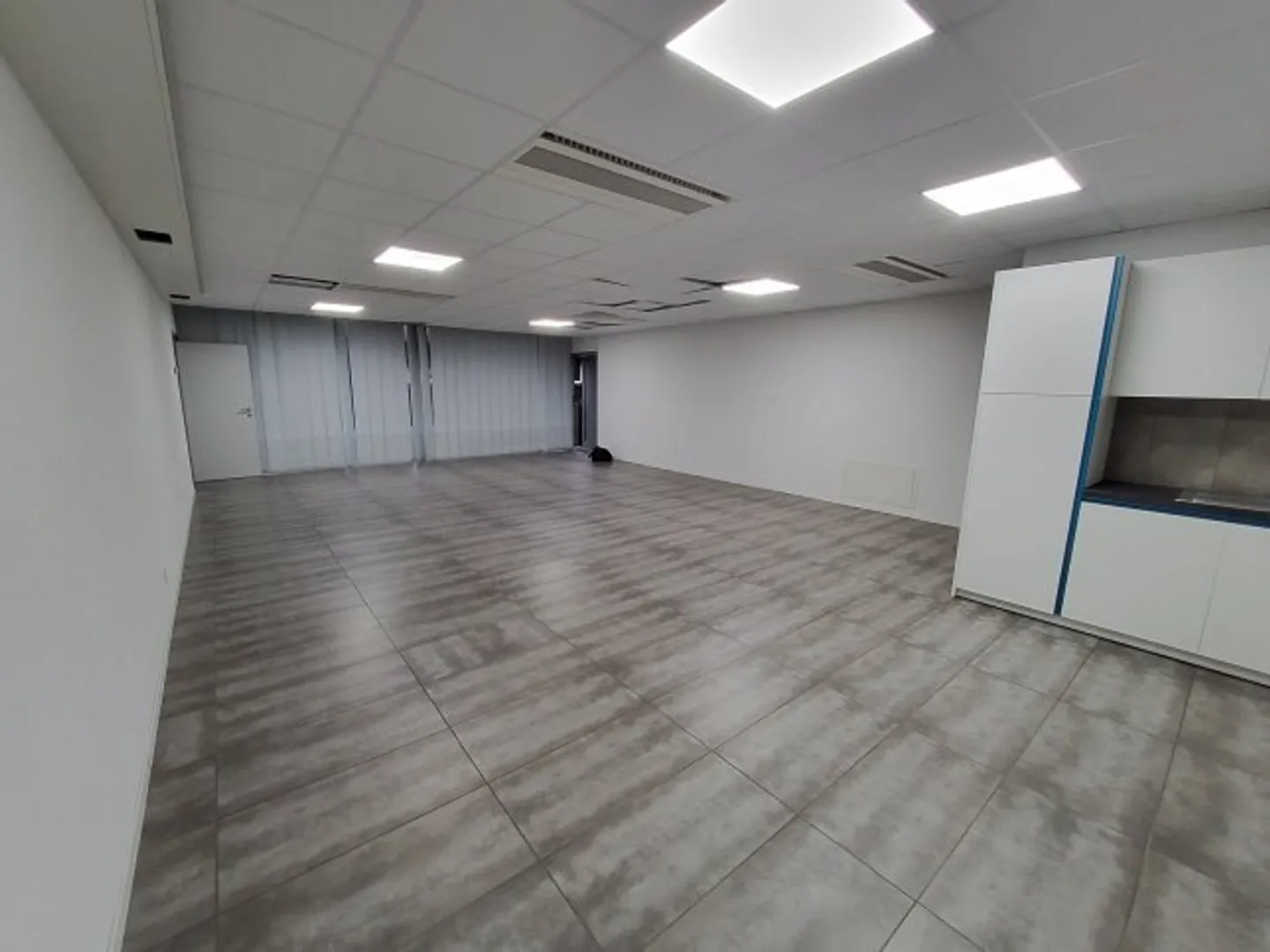 Commerce avec 1,0 pièces au 1er étage - Photo 1 sur 3