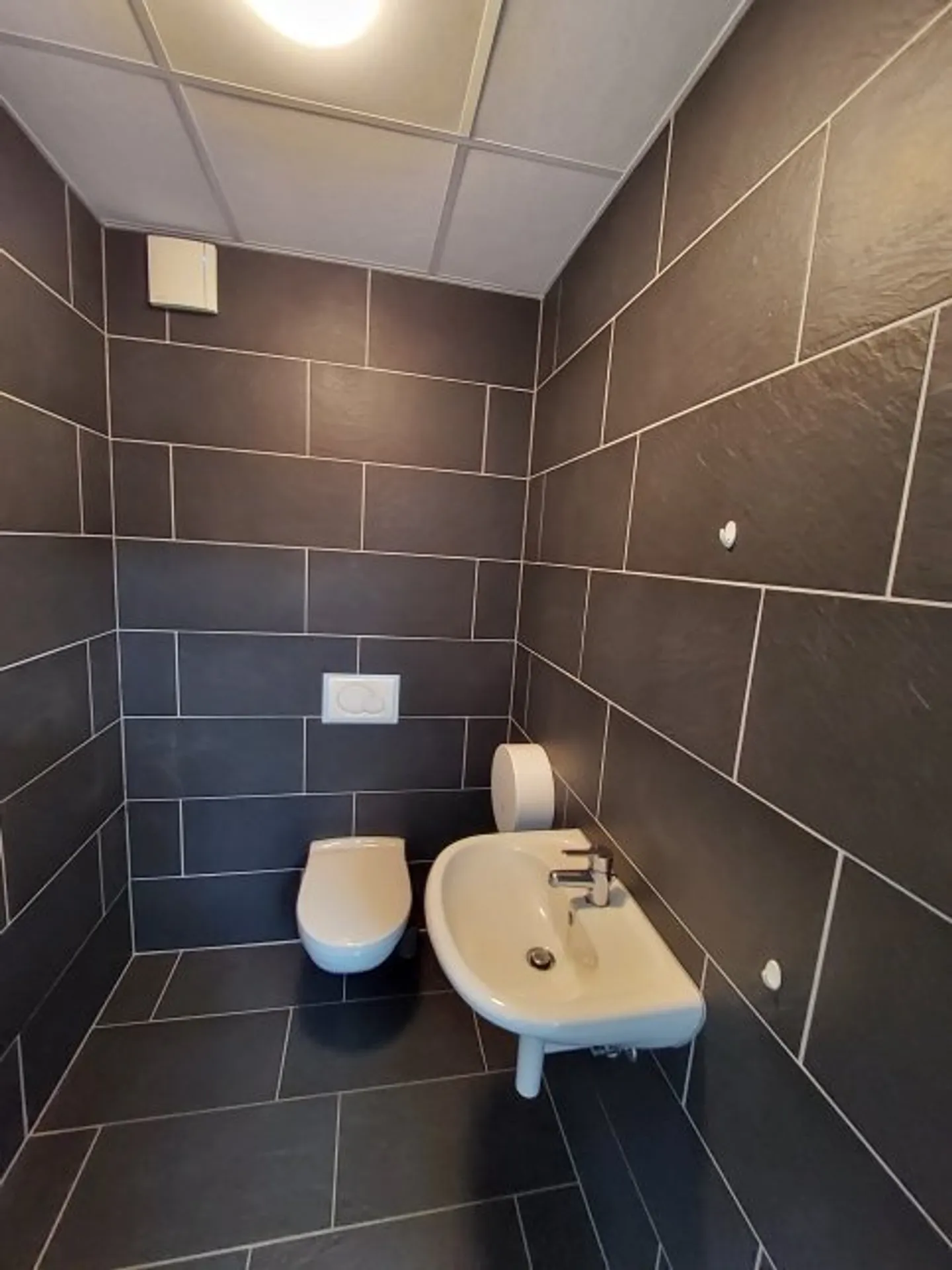 Commerce avec 1,0 pièces au 1er étage - Photo 3 sur 3