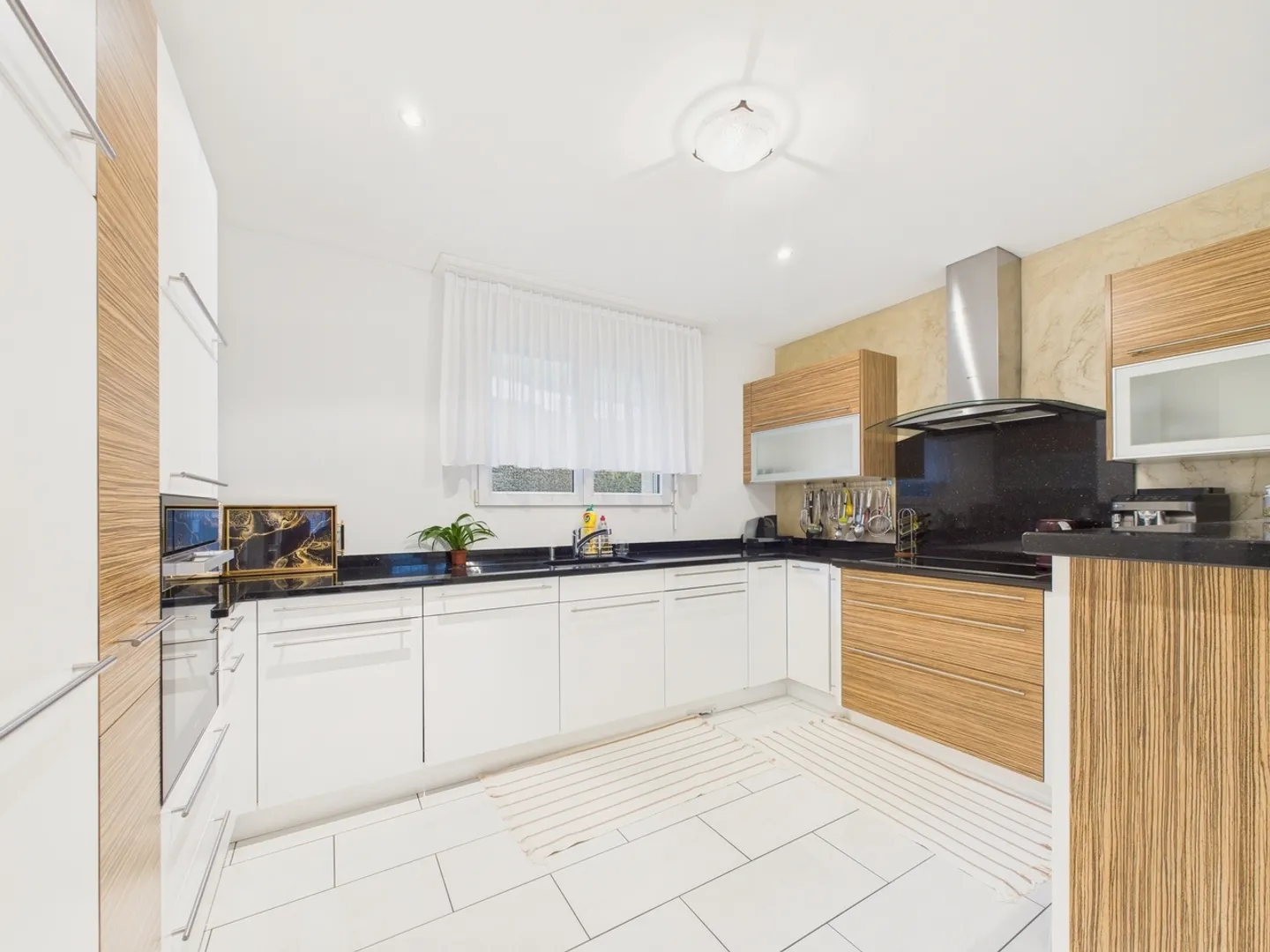 Casa bifamiliare moderna di 6,5 stanze a Uznach - Foto 5 di 13