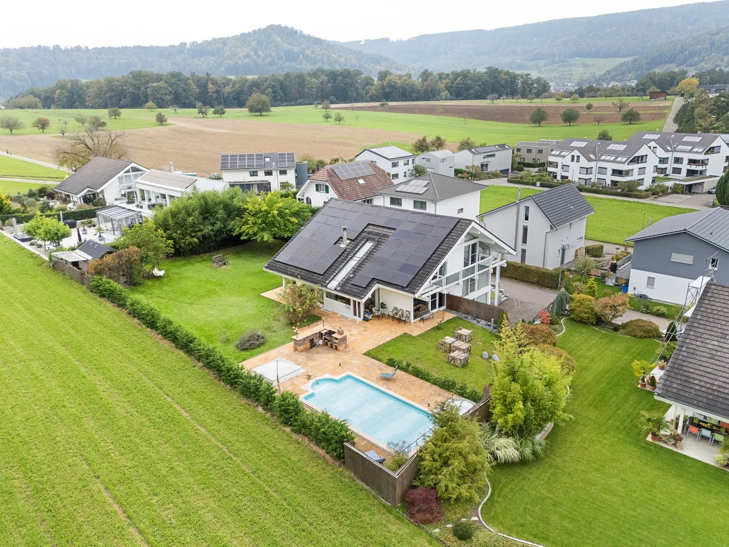 Propriété de rêve avec piscine et beaucoup d'espace - Photo 2 sur 14