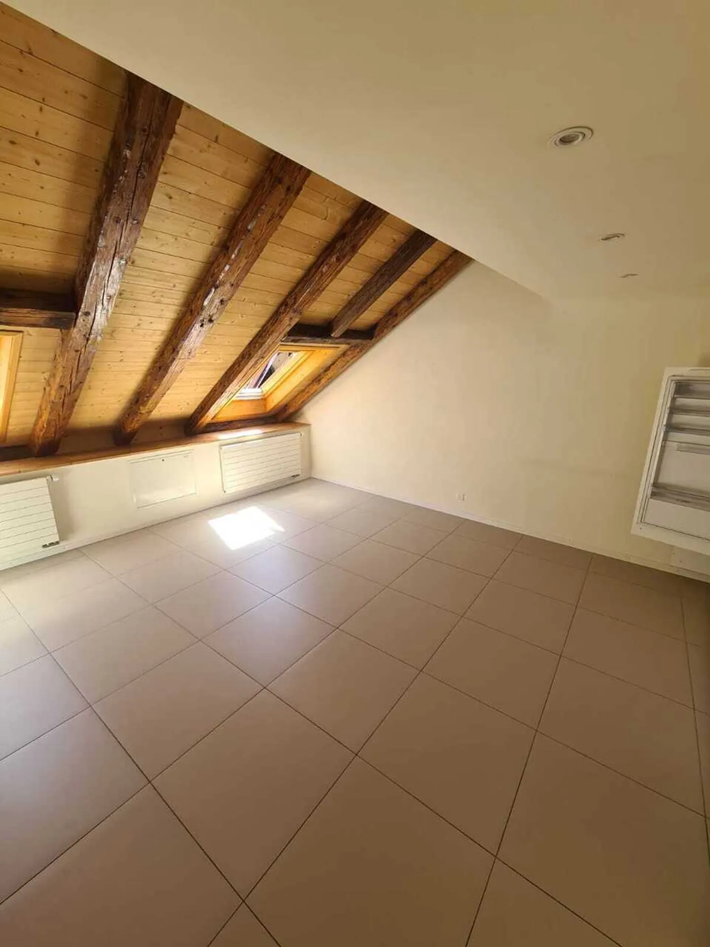 Charmant Appartement Sous Les Toits - Photo 2 sur 8