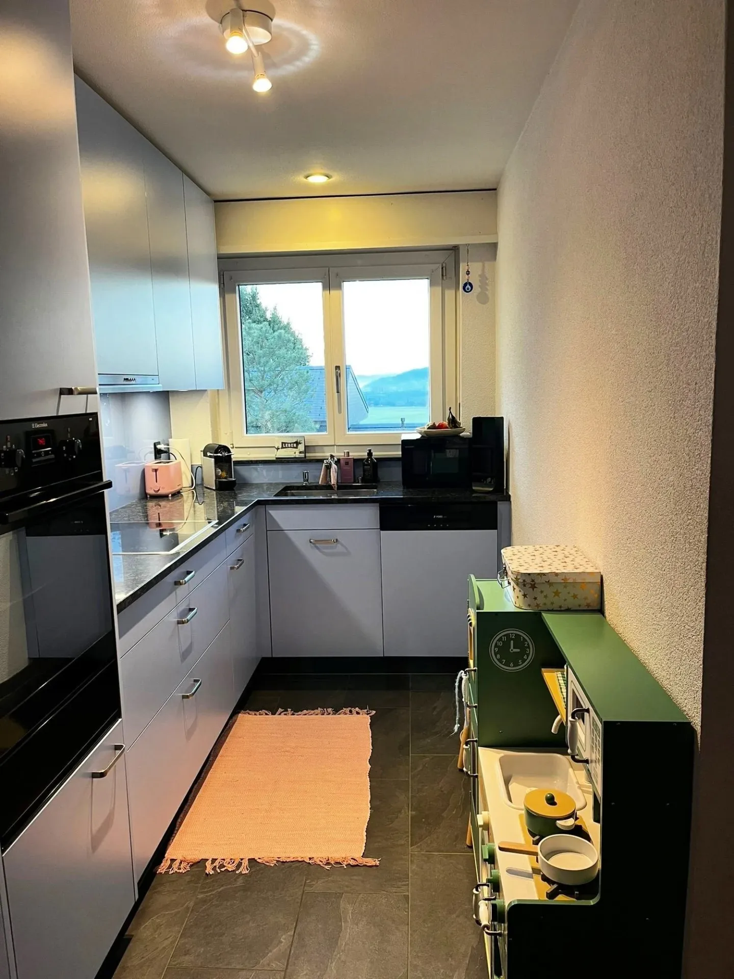 Appartement accueillant de 4,5 pièces avec balcon à Uettligen - Photo 7 sur 9