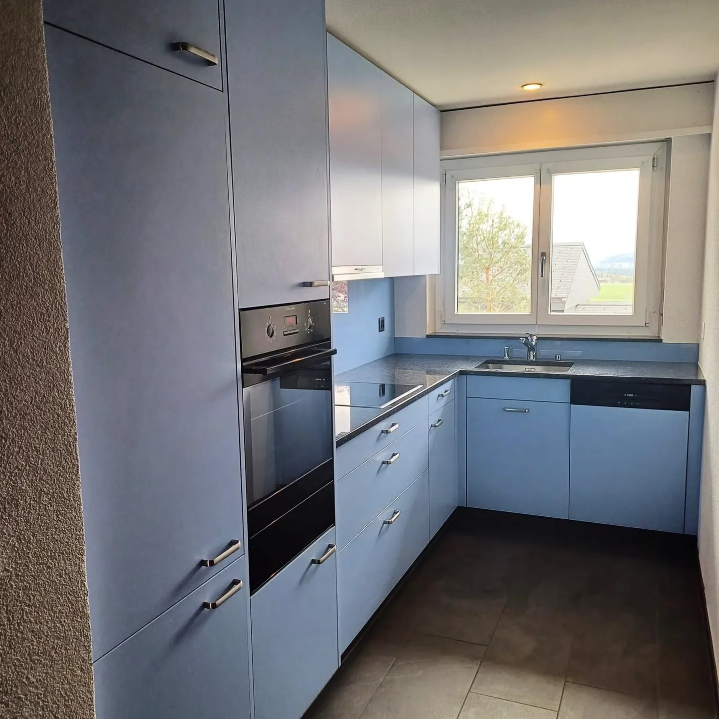Appartement accueillant de 4,5 pièces avec balcon à Uettligen - Photo 8 sur 9