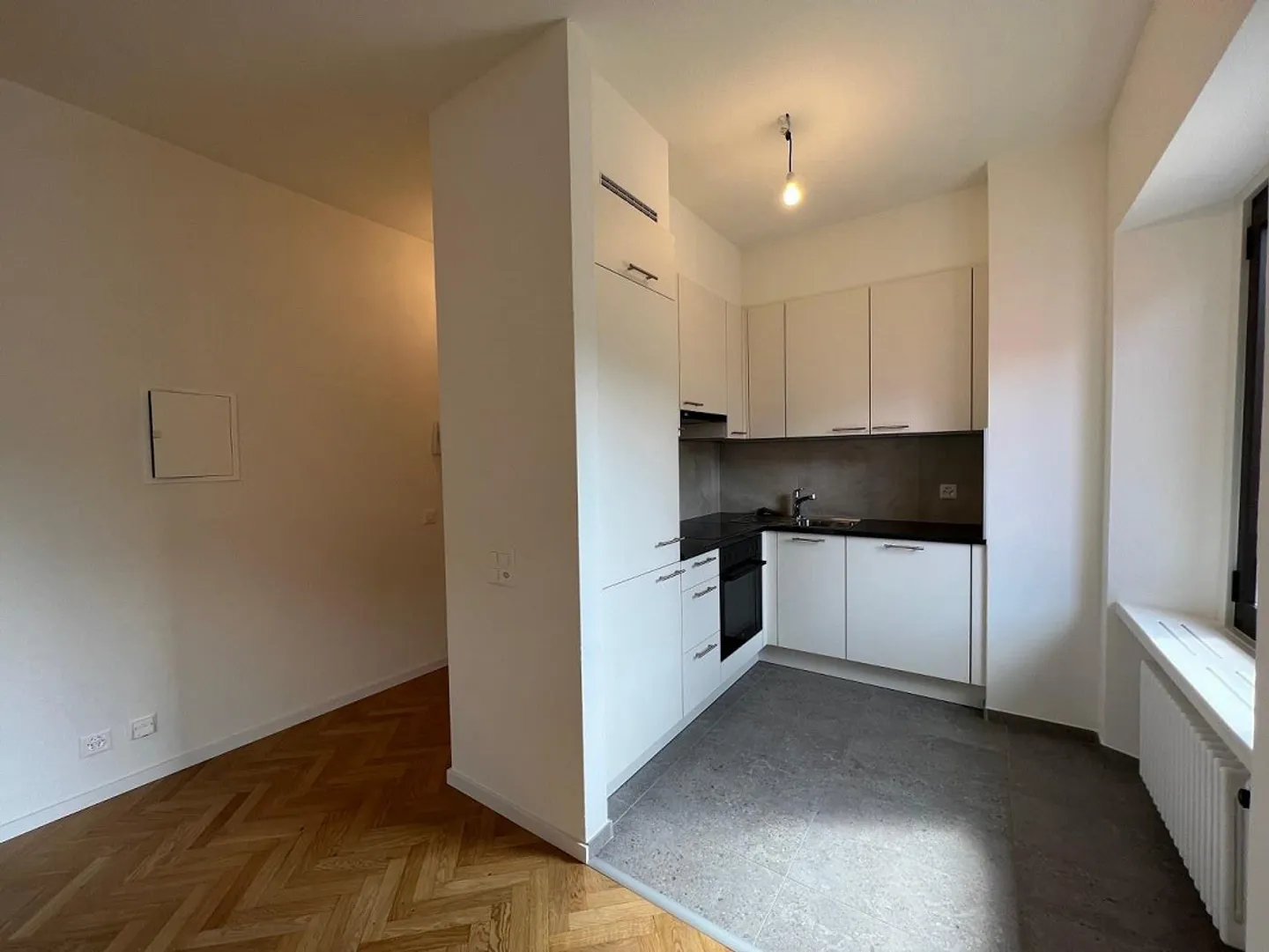 RENOVIERTES 3,5-ZIMMER-APARTMENT IM DRITTEN STOCK MIT AUFZUG - Foto 3 von 7