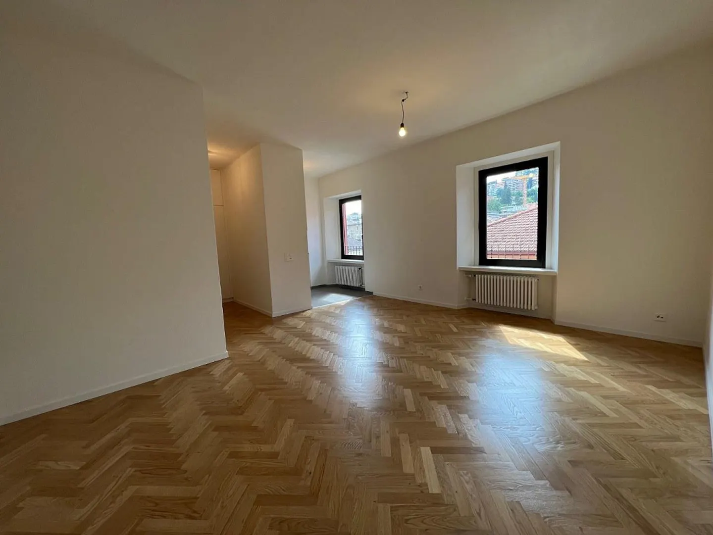 RENOVIERTES 3,5-ZIMMER-APARTMENT IM DRITTEN STOCK MIT AUFZUG - Foto 4 von 7